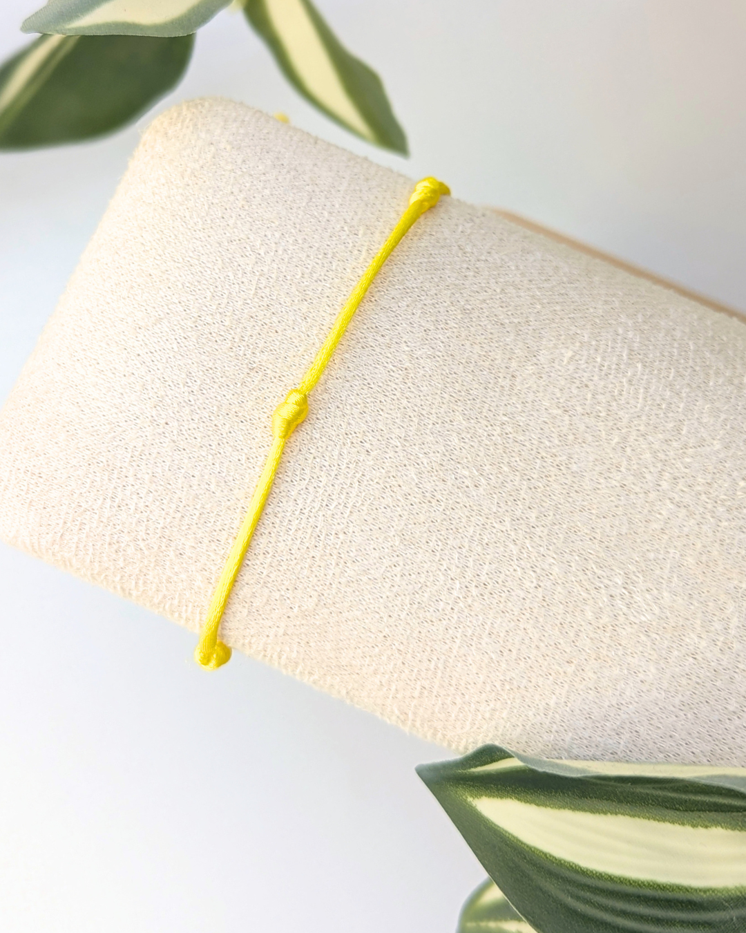 bracelet jaune vif.png