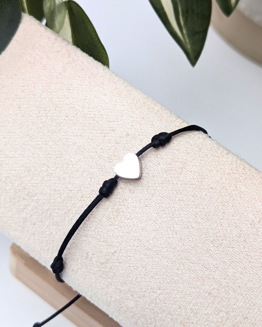 bracelet noir coeur.png