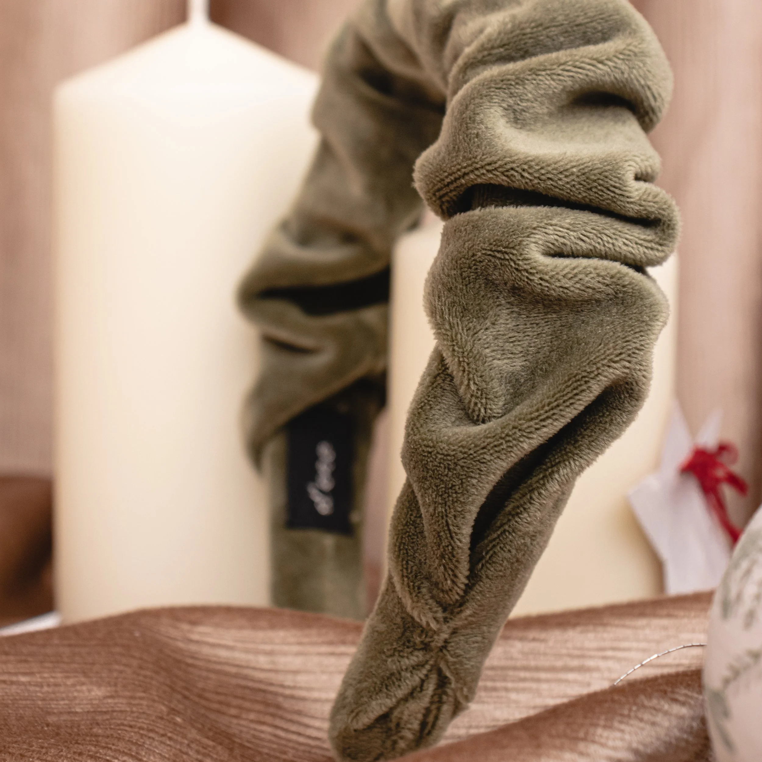 Rosemary_Velvet_Ruffle_Headband_4.JPEG