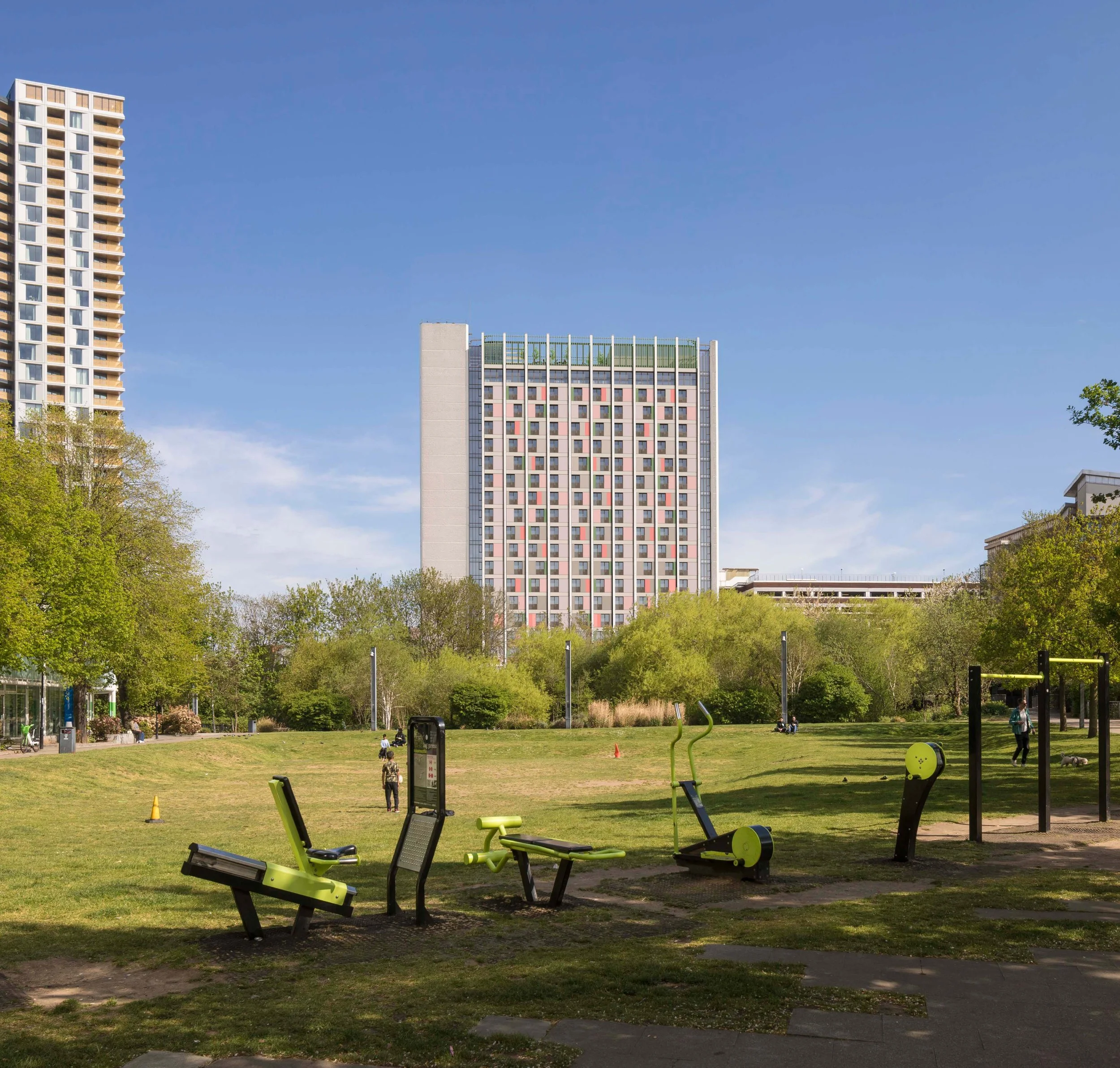 Elmira Street looking across Cornmill Gardens 