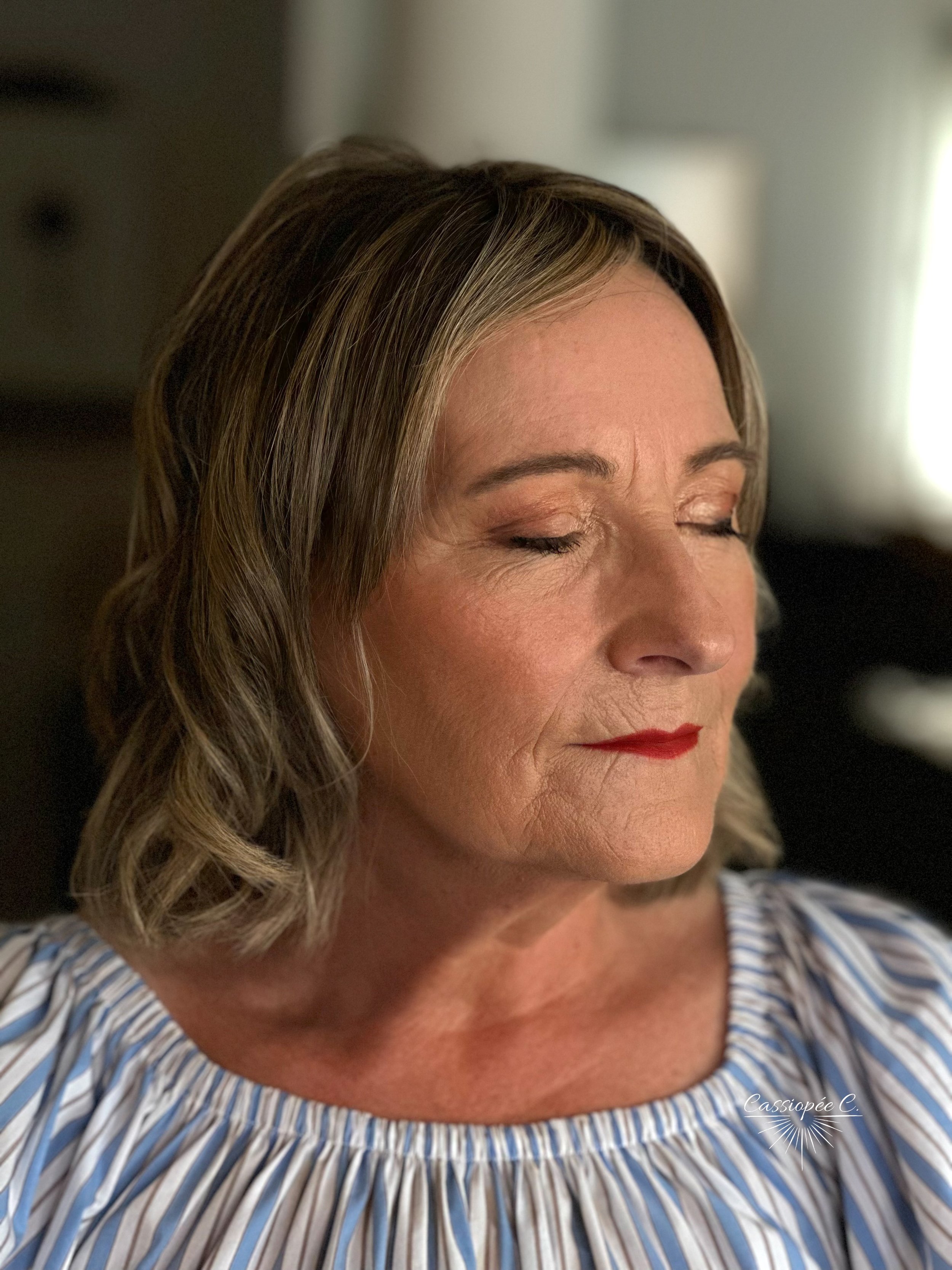 Portrait du maquillage de la belle-mère de la mariée.