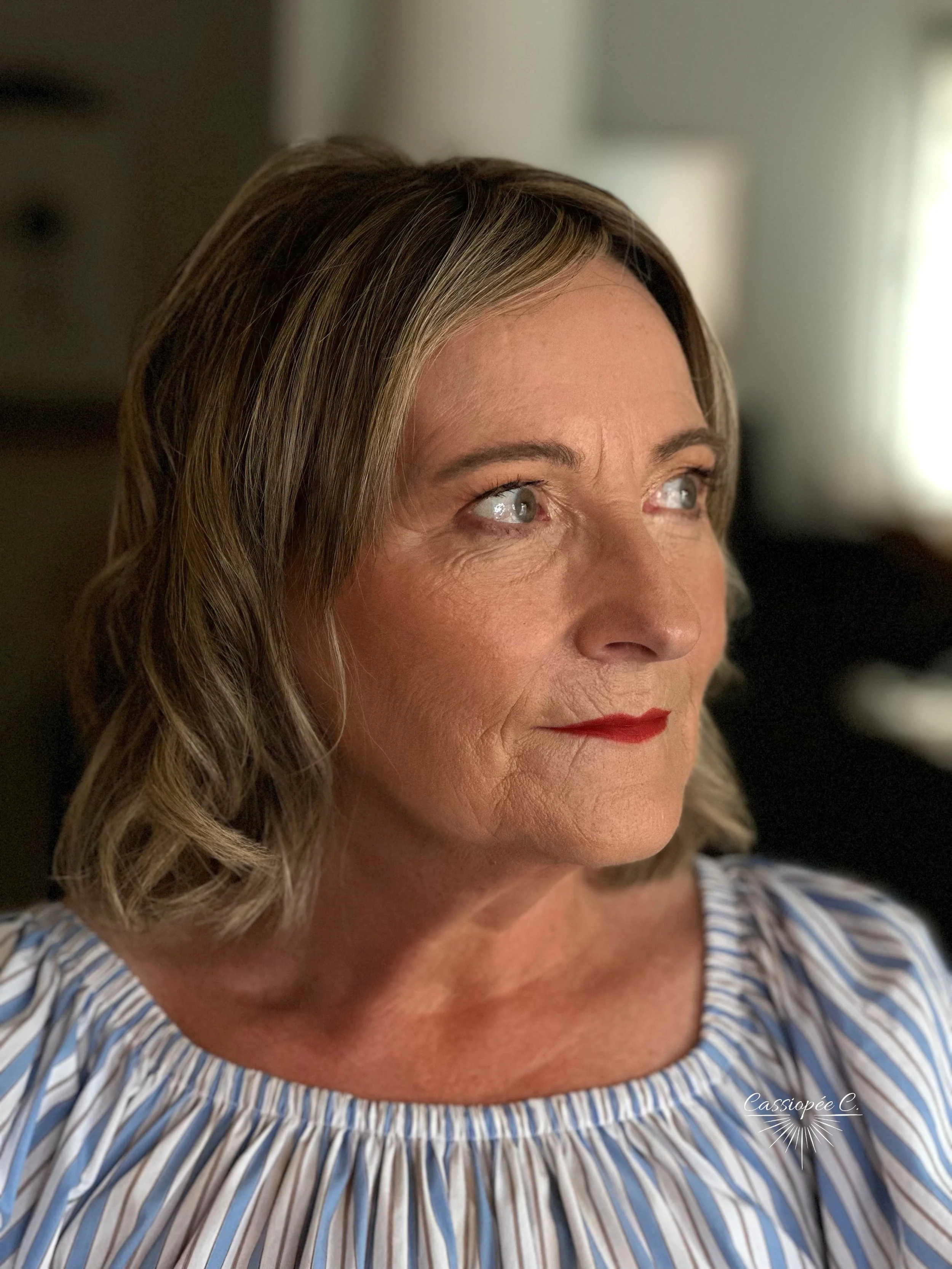 Portrait du maquillage de la belle-mère de la mariée.