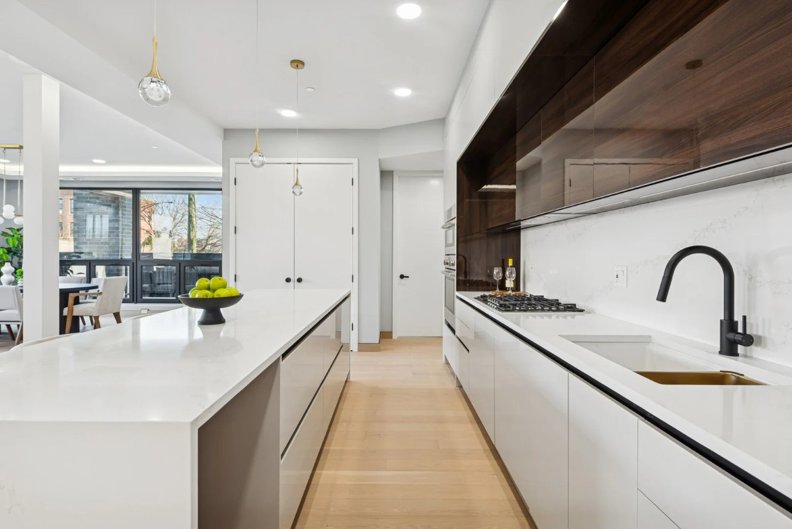 Roman-466NPaulina202(10) (Large).jpg