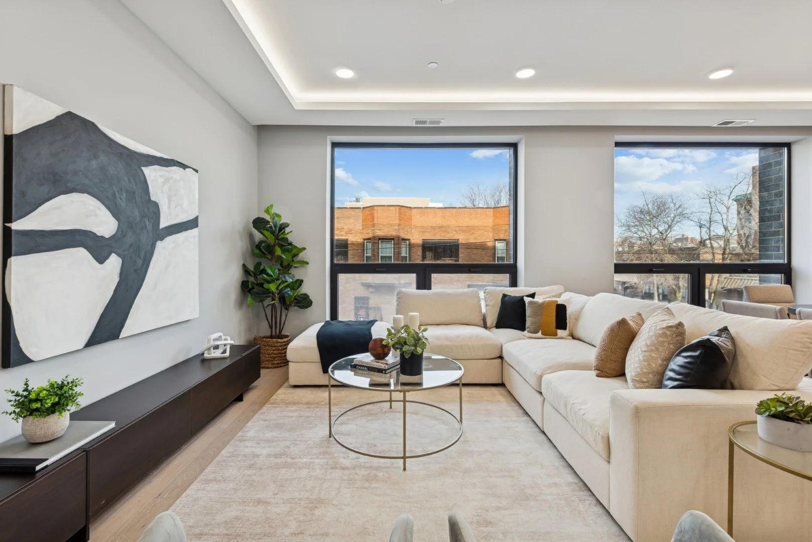 Roman-466NPaulina202(2) (Large).jpg