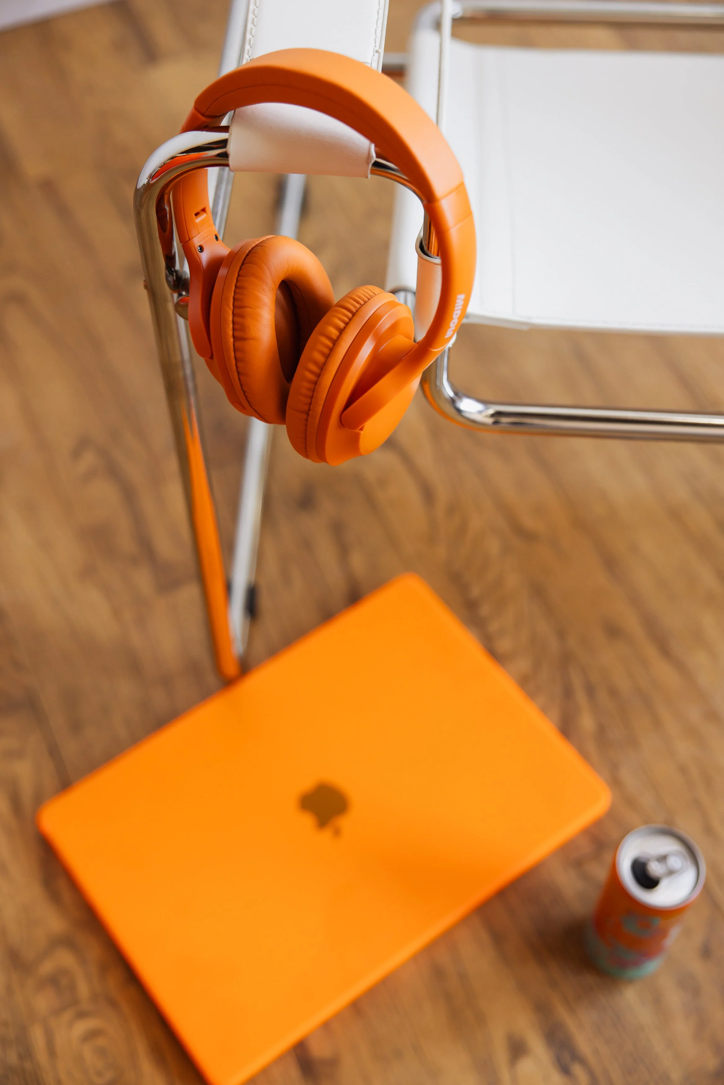 Personal branding coaching to help you show up online as 100% you.