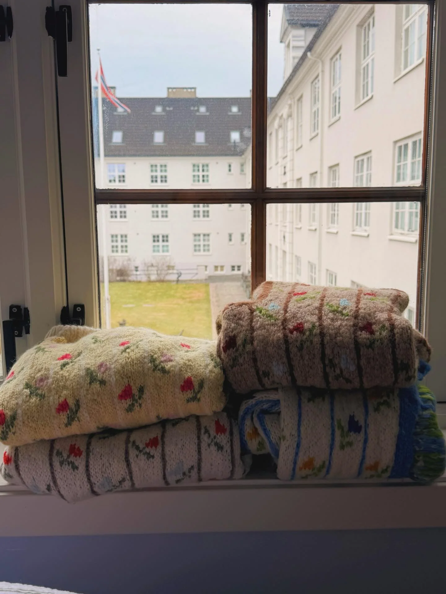 Happy easter🐣💛 

The code &laquo;easter2026&raquo; will give you a 20% discount on my website till 06/04-2026 🌻