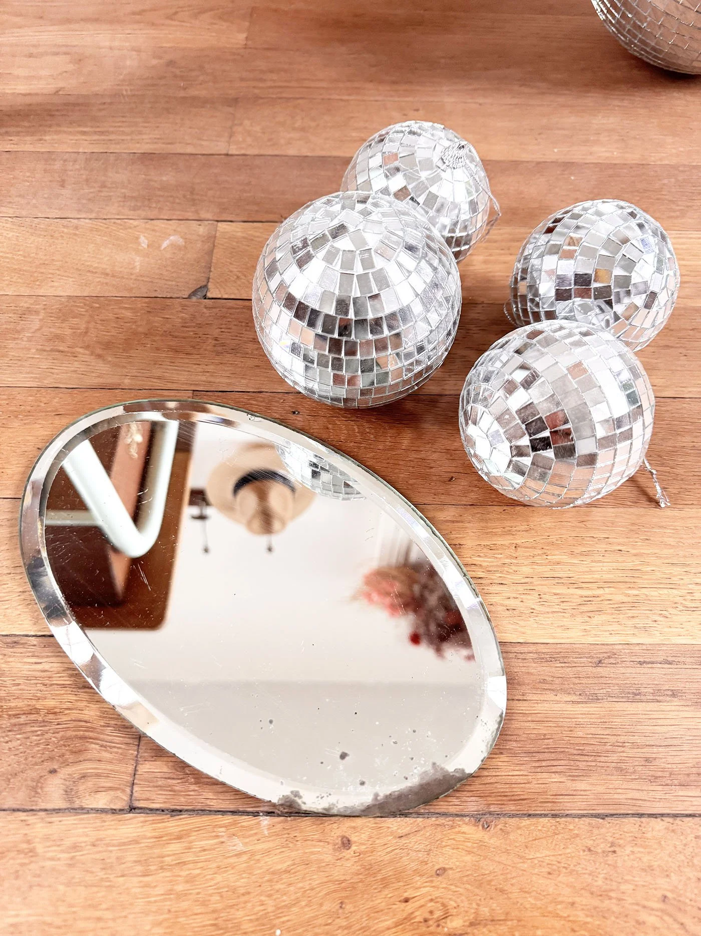 decoration-vintage-miroir-oval-jean-louis-face-pose-meliwood.jpg