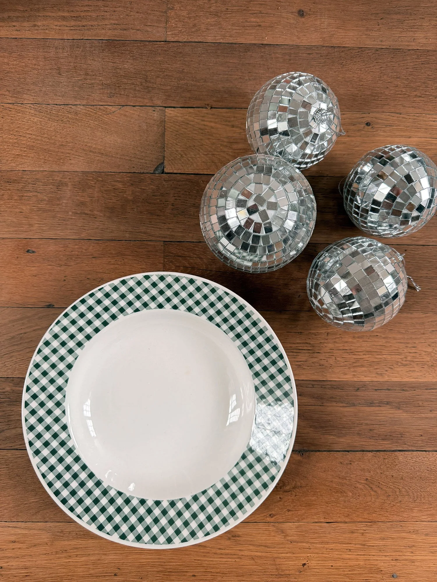 vaisselle-vintage-assiette-creuse-vichy-verte-bistrot-recto-meliwood.jpg