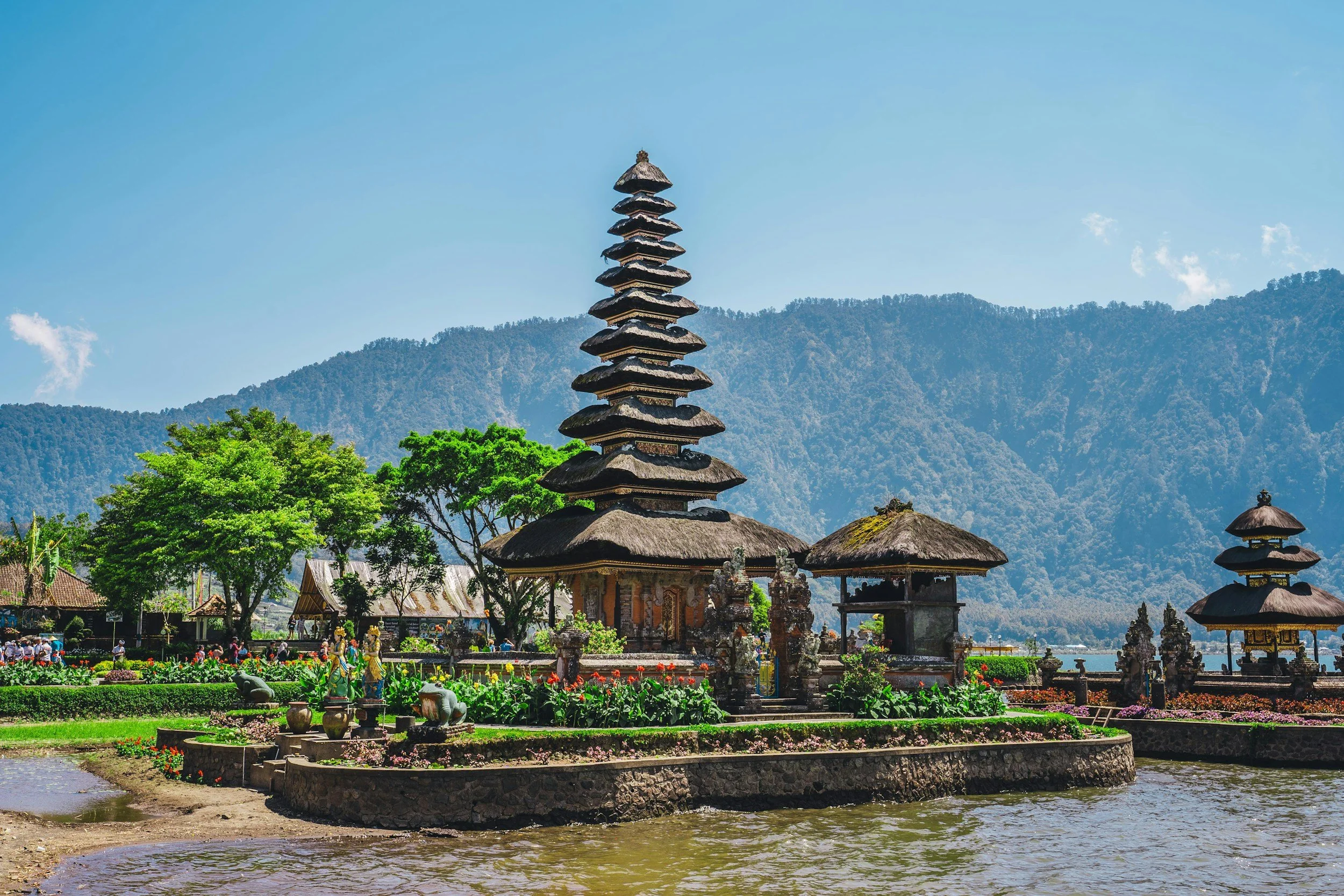 BALI, INDONESIA: YOGA • MEDITATION RETREATS • TROPICAL BEACHES