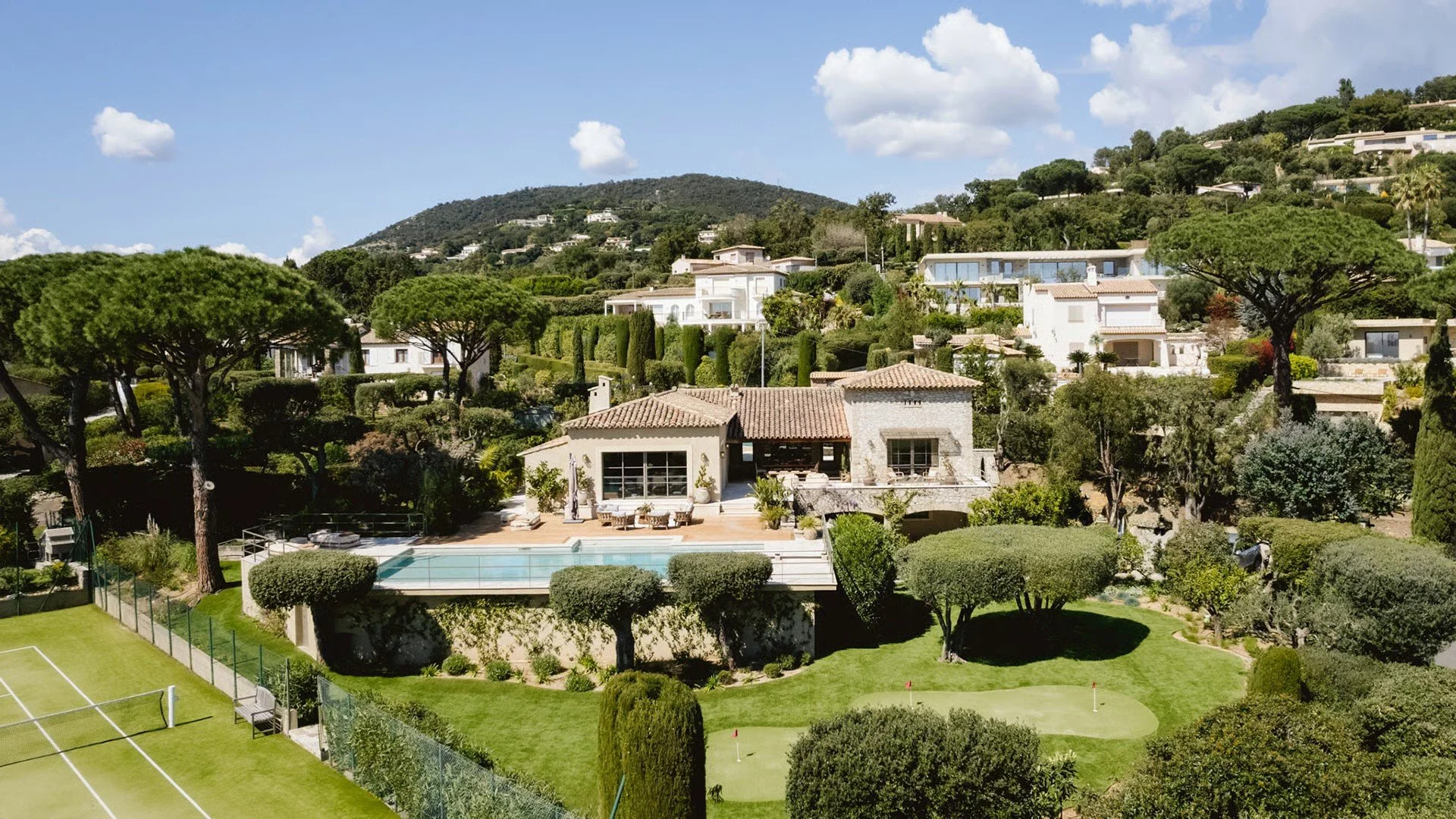sea view luxury villa with pool tennis court and putting green in Grimaud near Saint Tropez — AZUR ESTATE collection