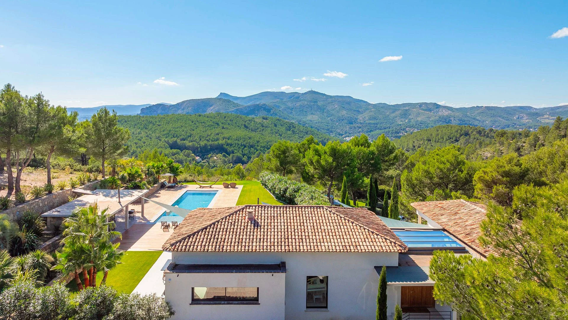 luxury private villa with pool in Auriol in Provence — AZUR ESTATE collection