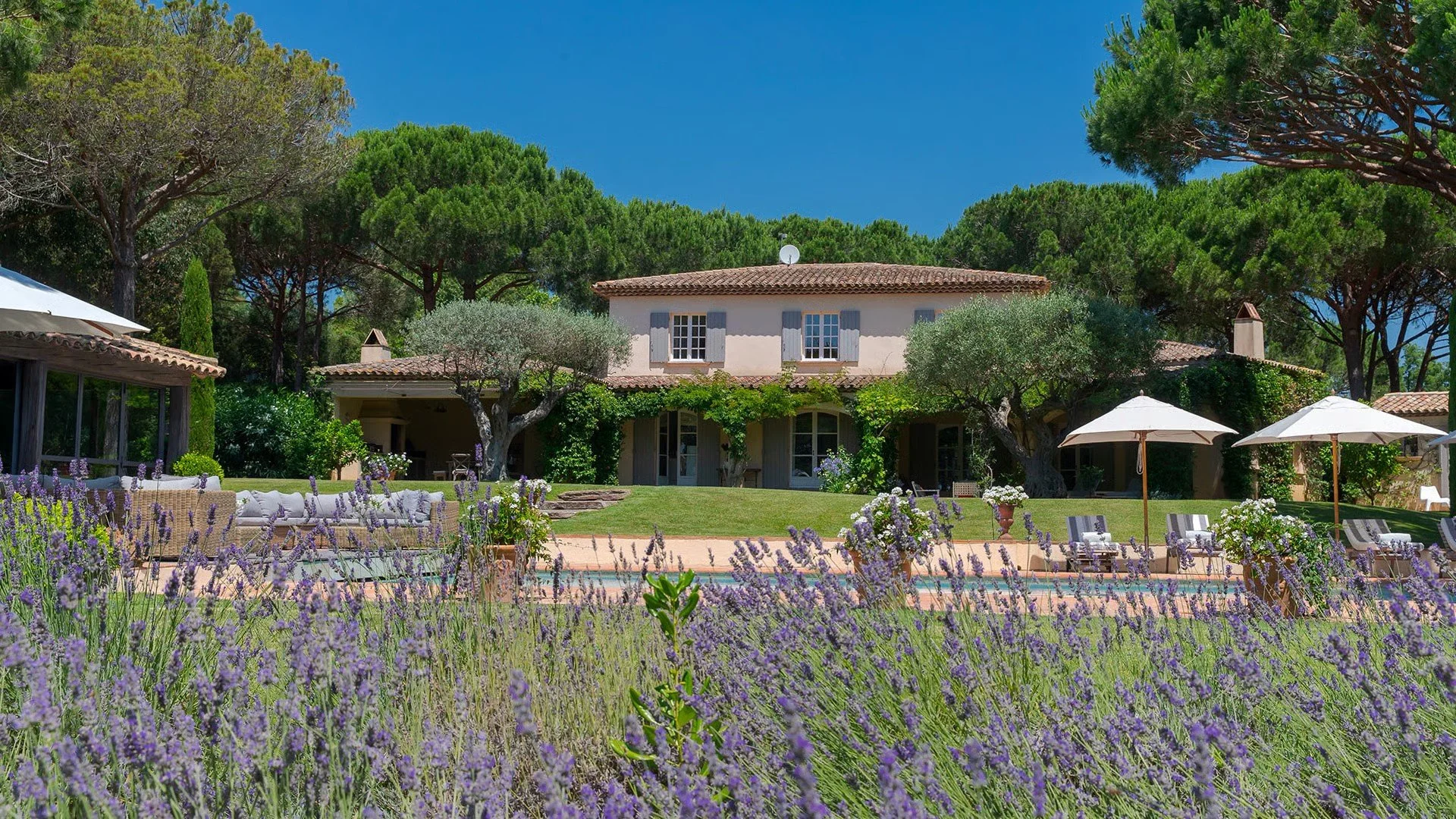 luxury villa with pool near Pampleonne beach and Saint-Tropez — AZUR ESTATE collection