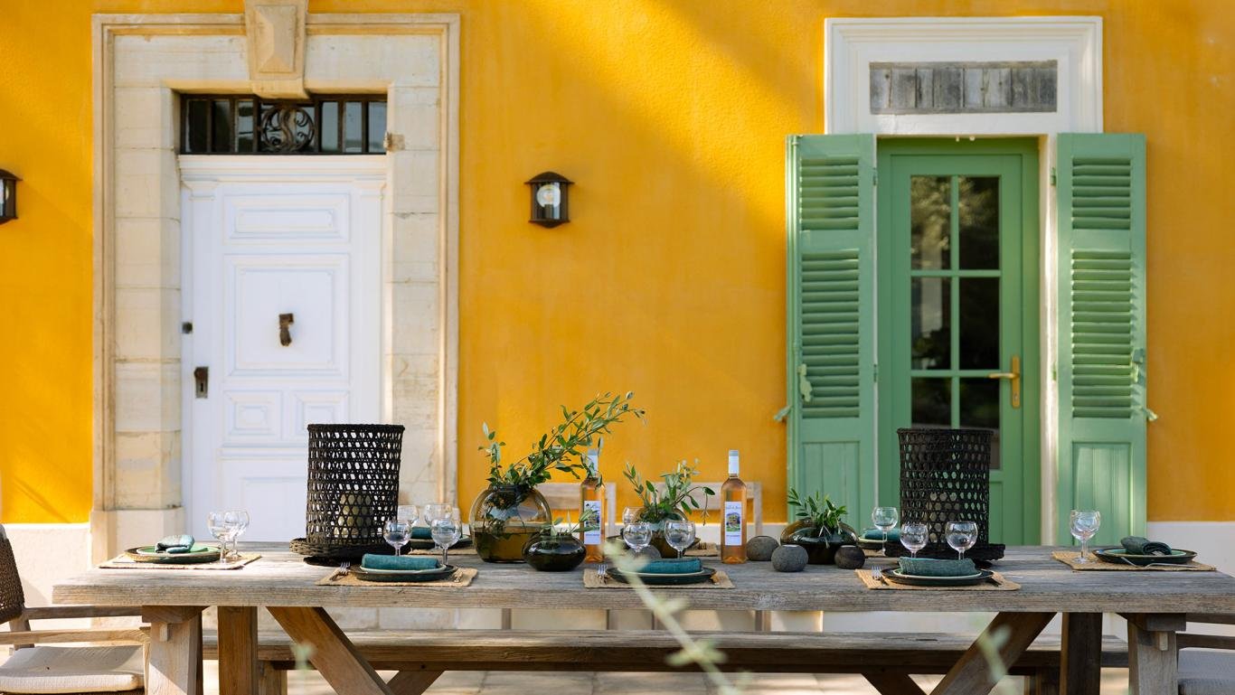 luxury estate villa dalida with pool and staff surrounded by vineyards in Saint Tropez — AZUR ESTATE collection