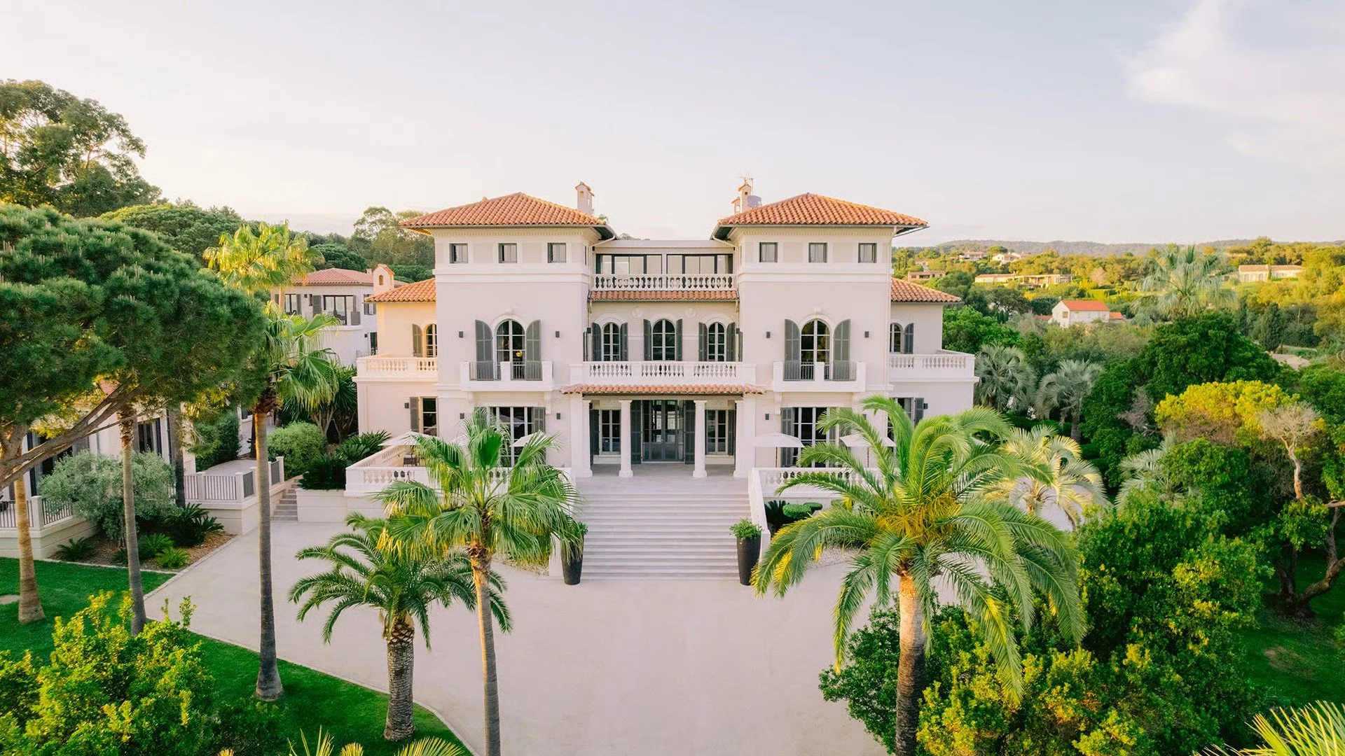 Villa Louise in La Croix-Valmer near Saint-Tropez with private helipad