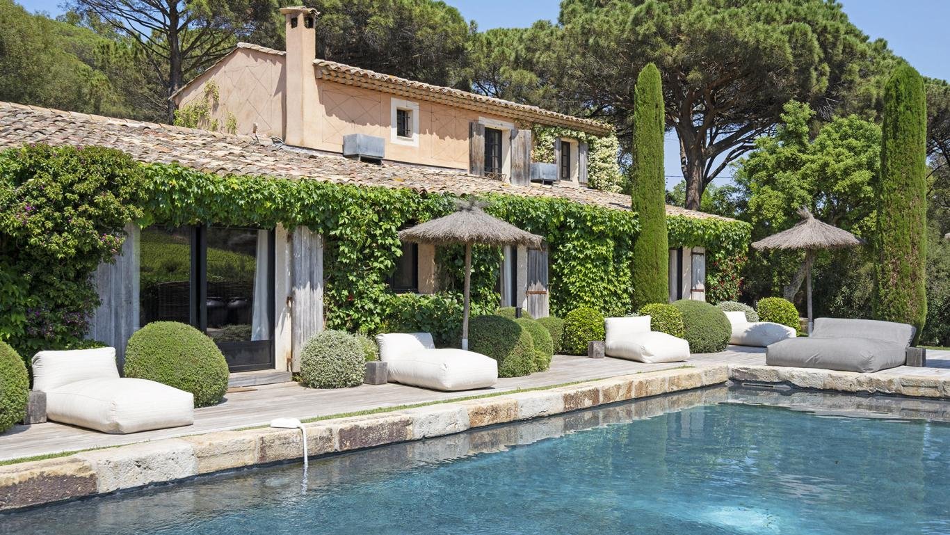 luxury estate villa with pool in Ramatuelle near Saint Tropez — AZUR ESTATE collection