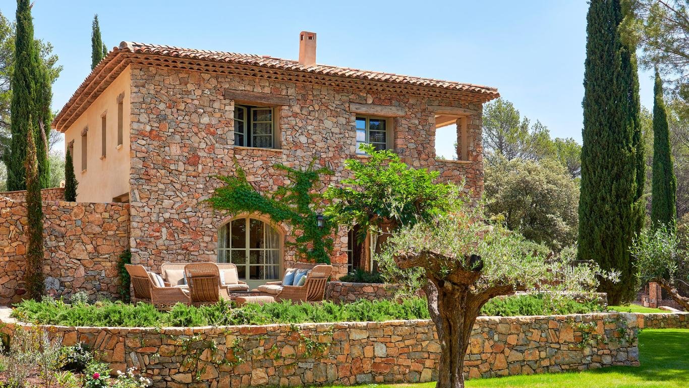 luxury bastide villa with tennis court and pool in Lorgues in Provence — AZUR ESTATE collection