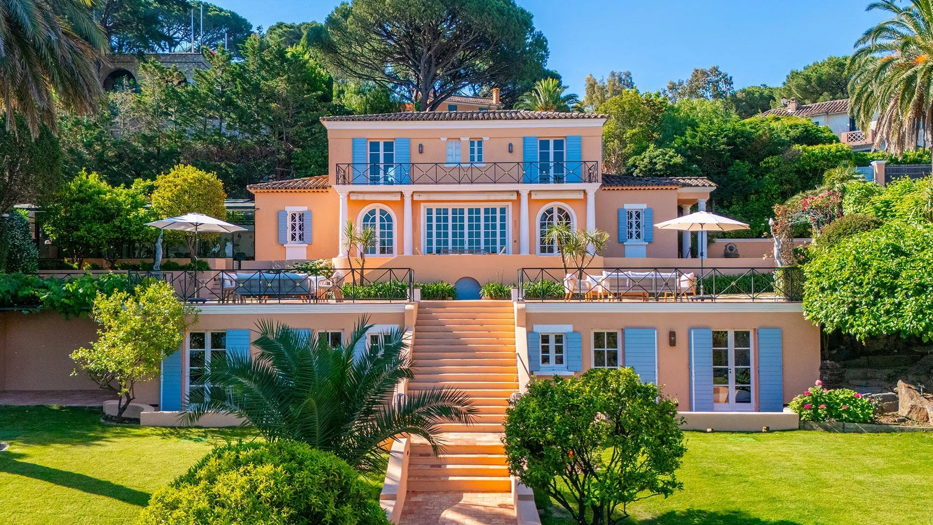 private sea view luxury villa with pool in Saint Tropez on the French Riviera — AZUR ESTATE collection