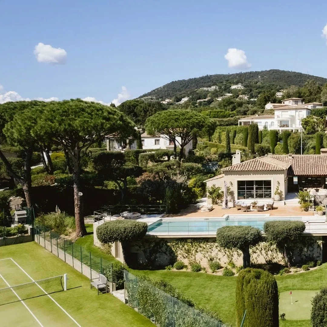 luxury villa with private tennis court putting green golf and infinity pool in Grimaud near Saint Tropez — AZUR ESTATE collection
