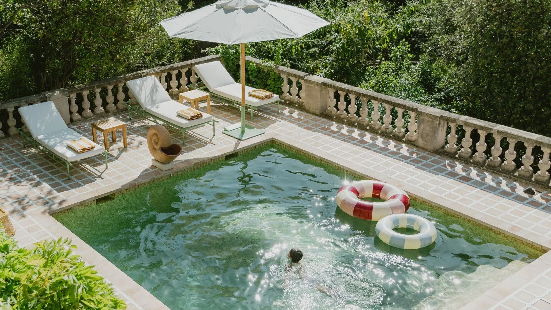 luxury villa with pool in Provence — AZUR ESTATE collection