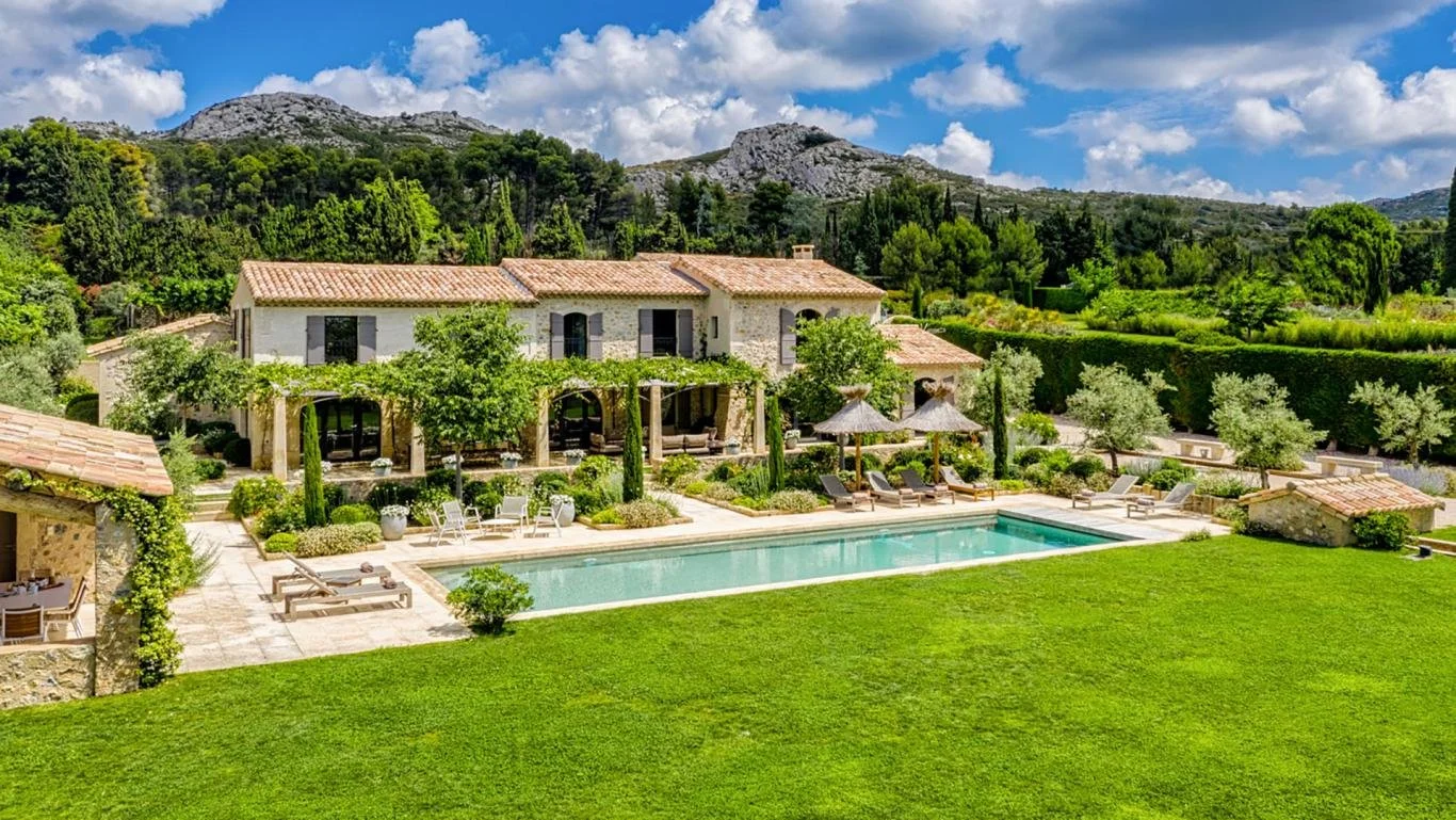 luxury bastide villa with pool in Les Baux de Provence in the Alpilles — AZUR ESTATE collection