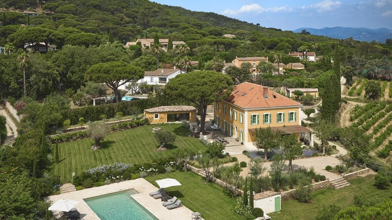 luxury estate villa dalida with pool and staff surrounded by vineyards in Saint Tropez — AZUR ESTATE collection