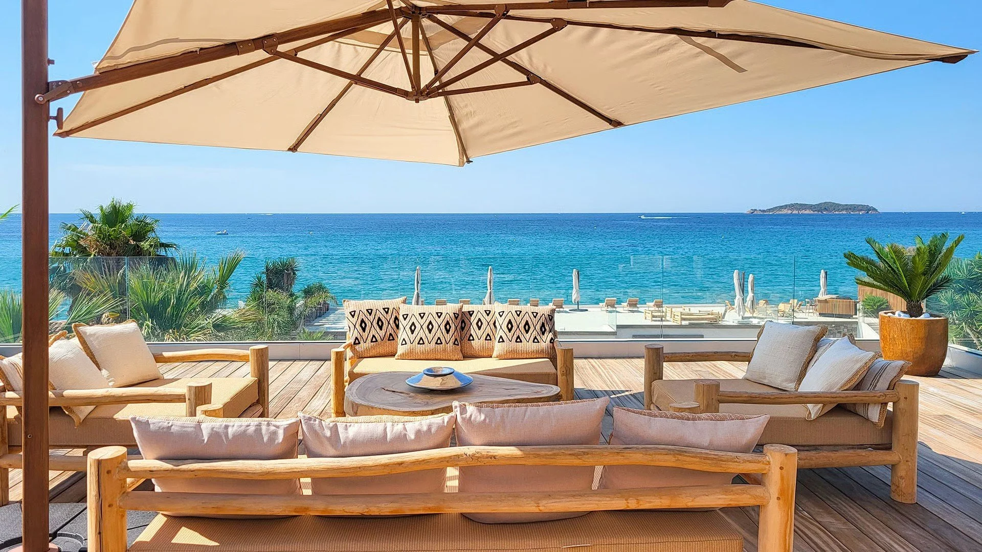 watrfront luxury sea-view villa with pool and rooftop terrace in La Ciotat, French Riviera — AZUR ESTATE collection