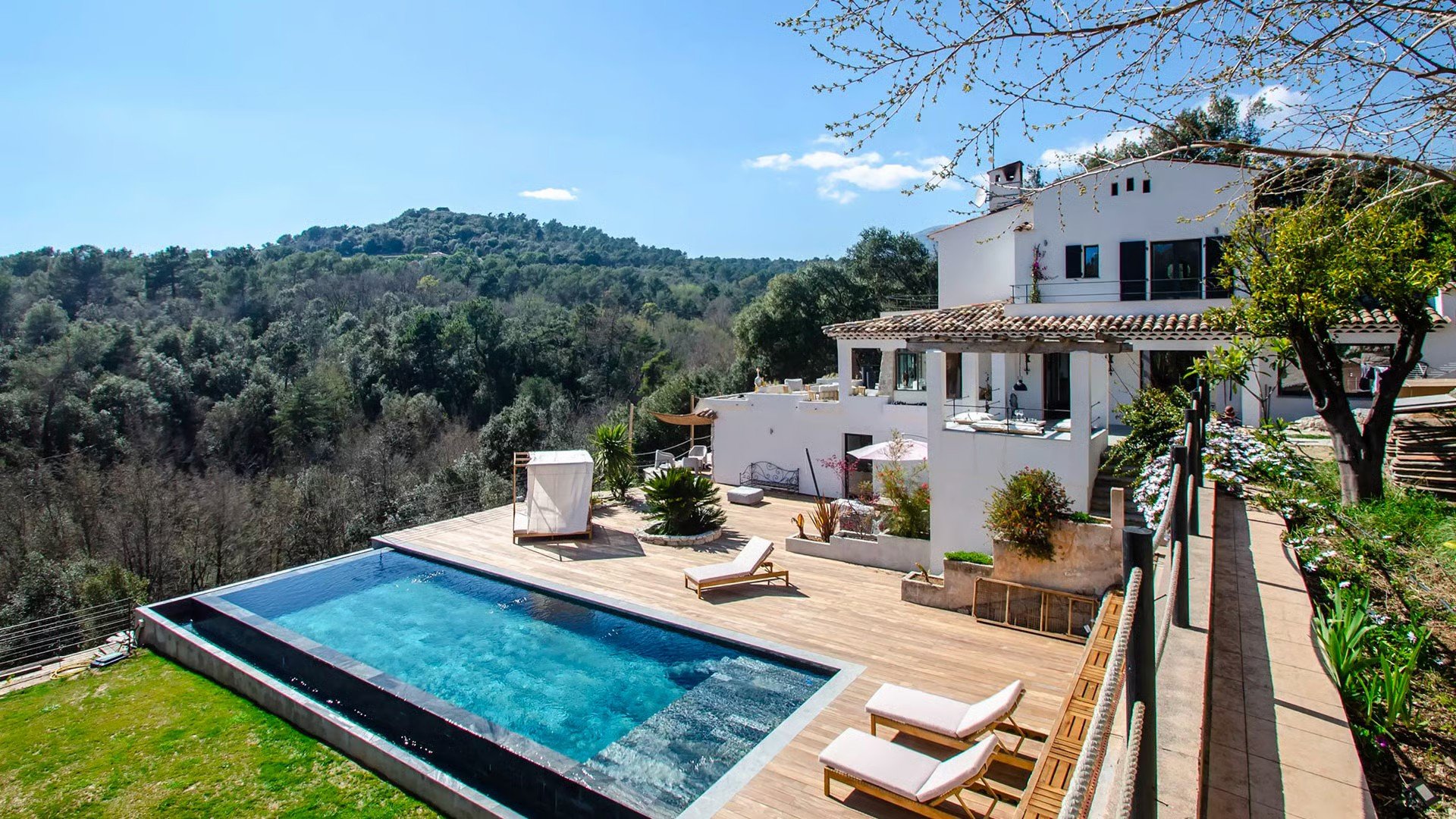 luxury villa domaine with infinity pool in Saint-Paul-de-Vence in Provence — AZUR ESTATE collection