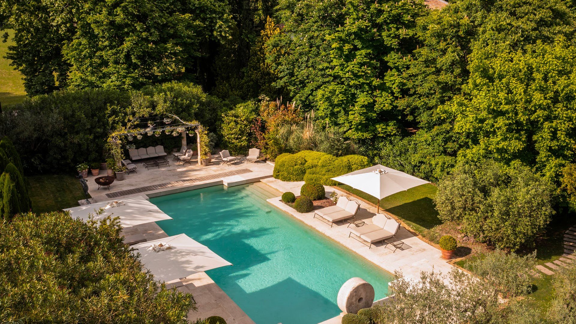 mas de chabran luxury estate villa with pool in Les Baux de Provence in the Alpilles — AZUR ESTATE collection