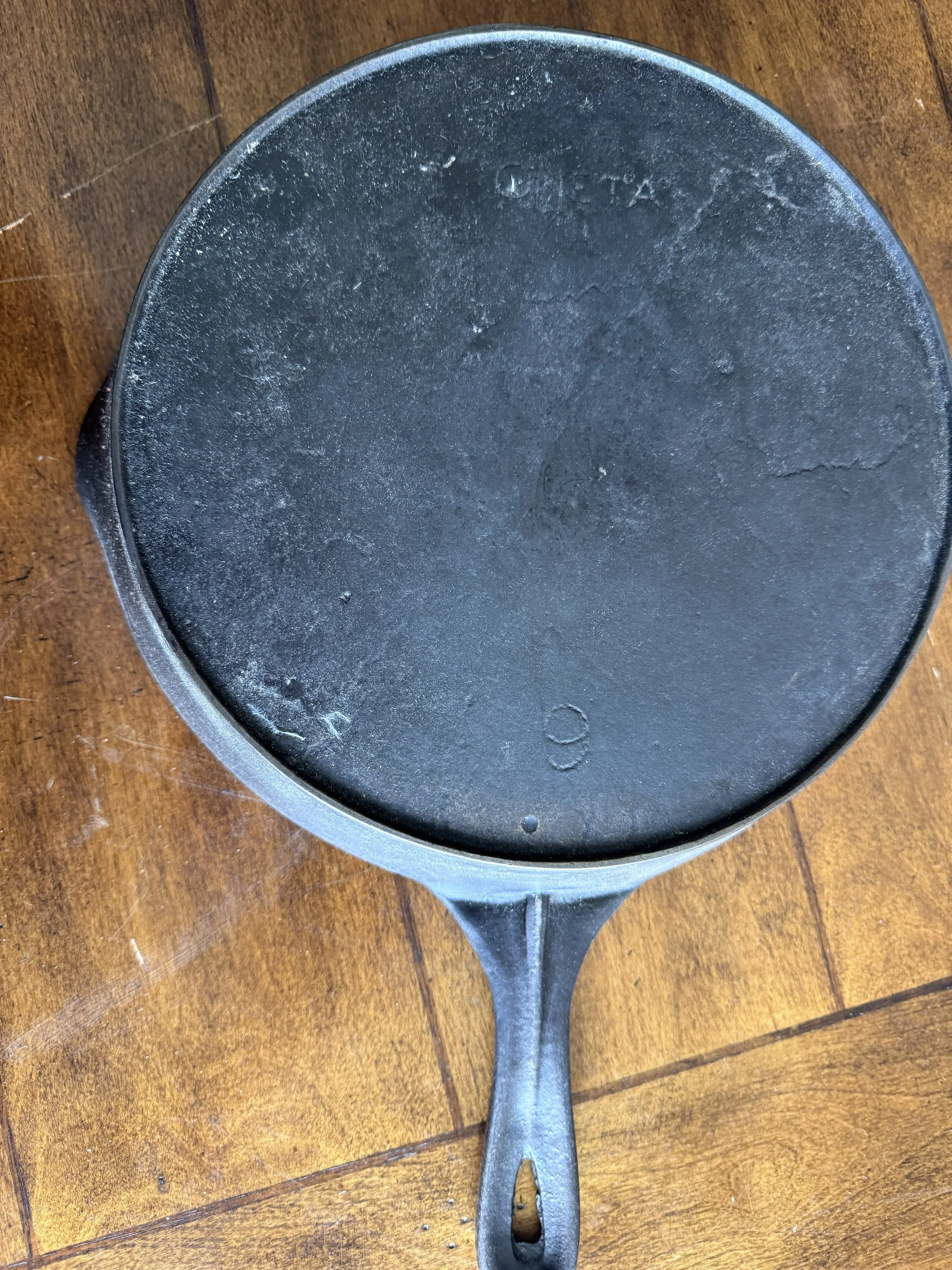 Oneta No. 9 Cast Iron Skillet