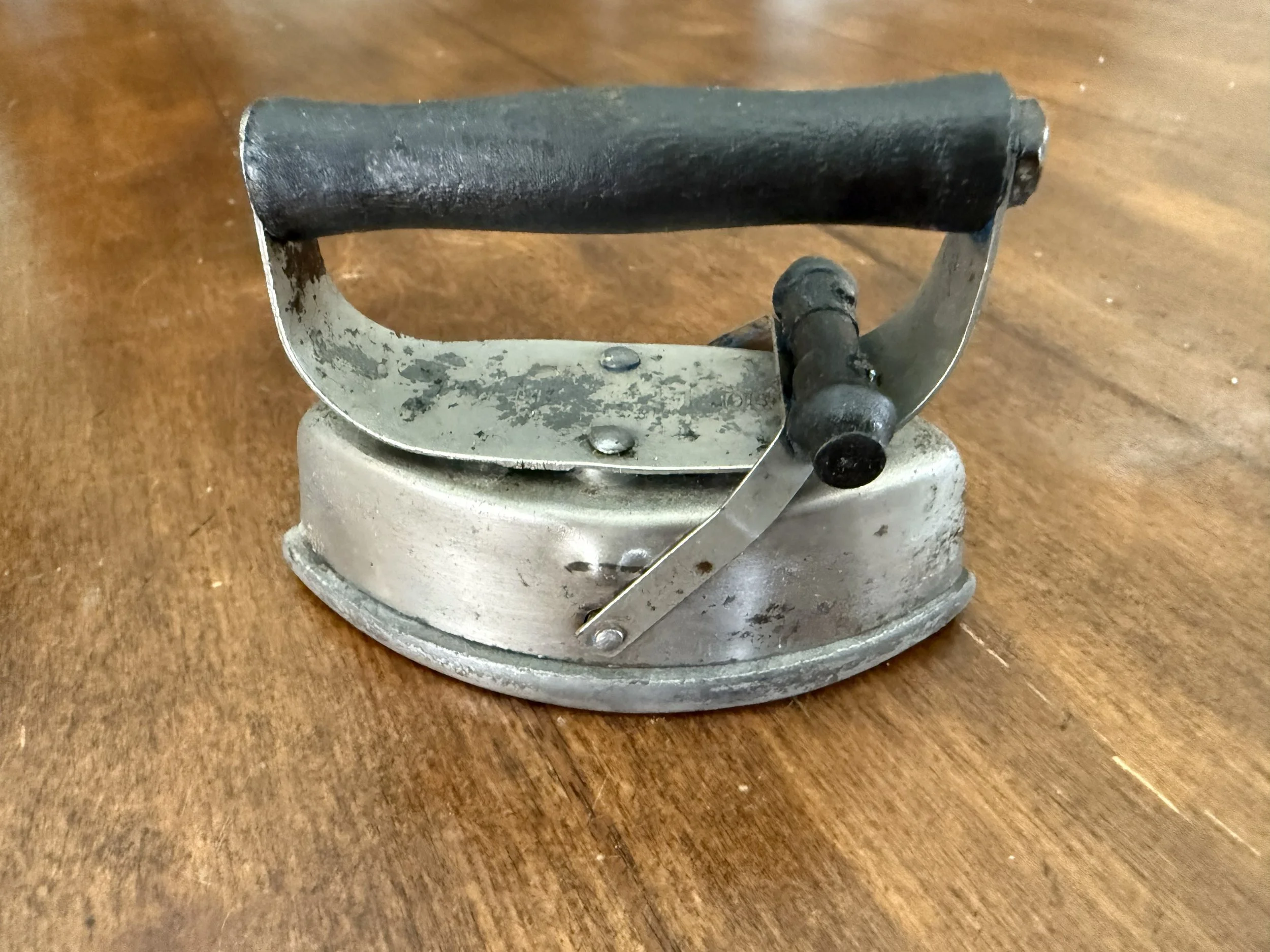 Dover Manufacturing Co. No. 4 Asbestos Sad Iron