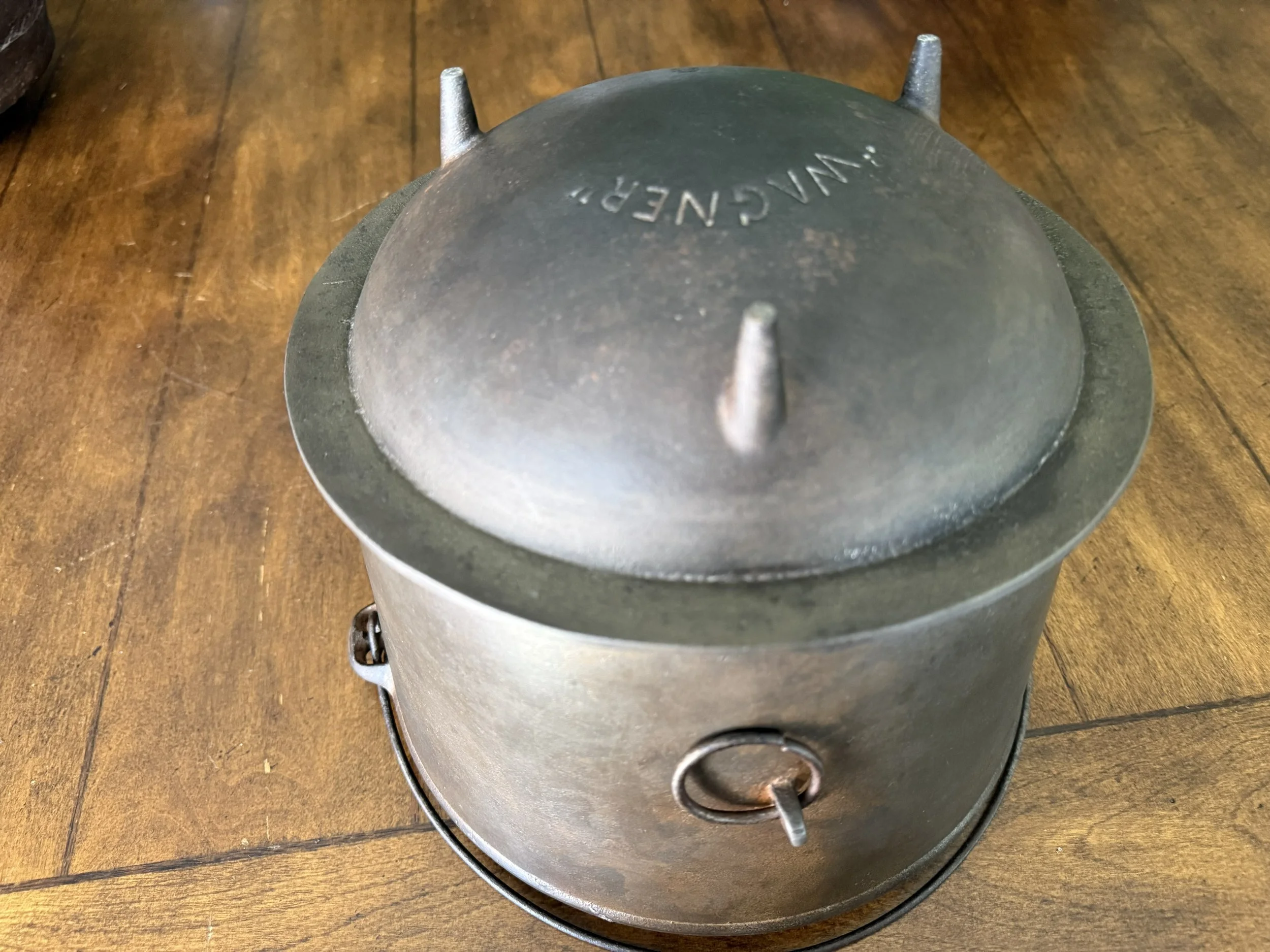 Wagner No. 8 Gypsy Bean Pot