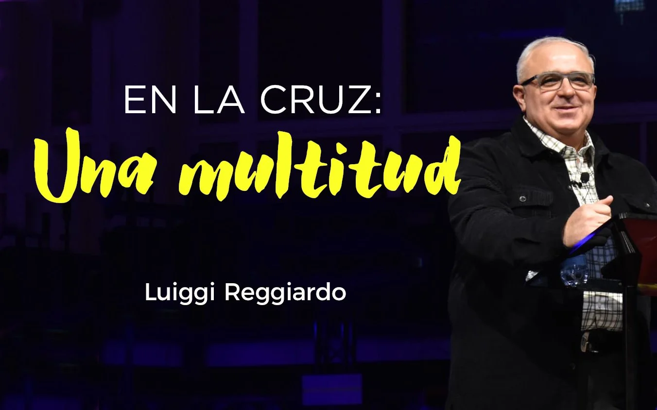 En la cruz: Una multitud