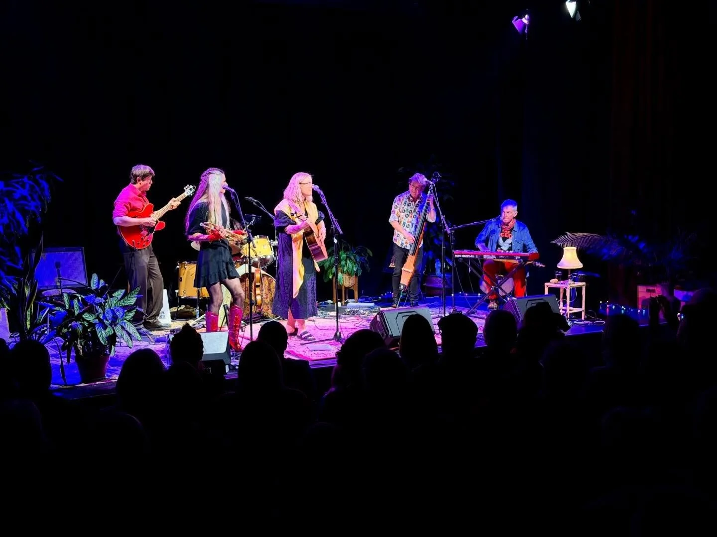 Our last gig of the year. Fri 12 Dec at Inverlochy Art School, Te Aro, Wellington.

Sit back and chill for an early evening gig. 

If you wanna be like this audience, get in quick - limited tickets 

https://www.undertheradar.co.nz/gig/99807/Cushion-