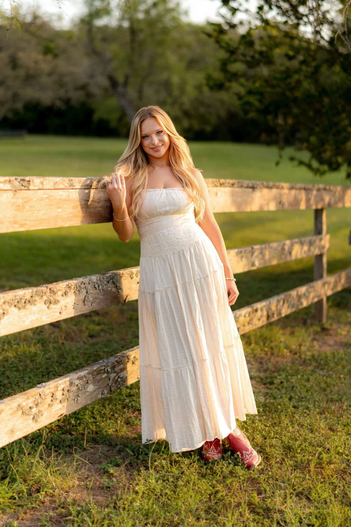 High school senior portraits, commons ford ranch park, bee cave texas, austin texas senior portraits. 