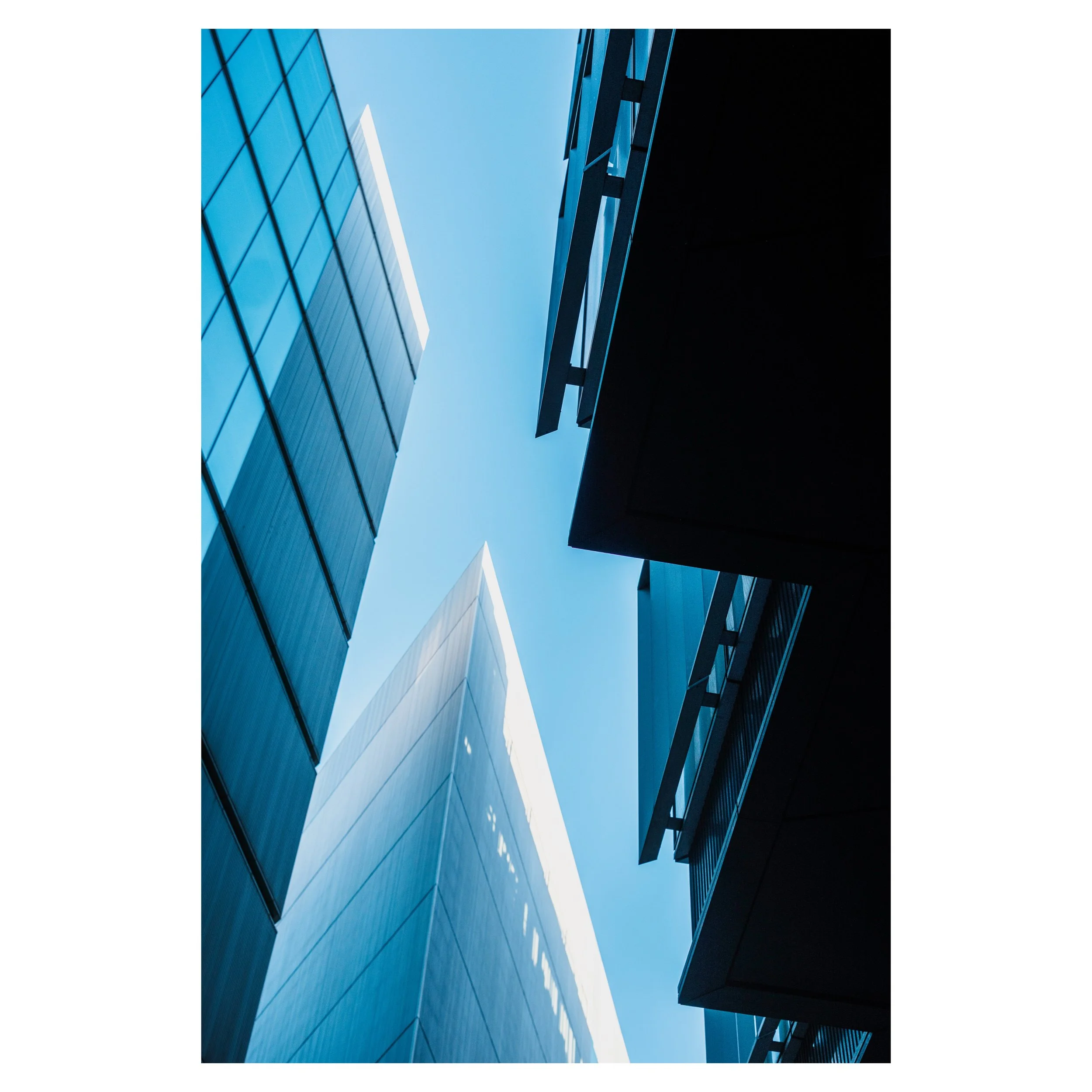 Above The Canyon.
.
Do you look up as often as you could?
.
.
.
* #colorstreetphotography
* #streetcolour
* #observecollective
* #streetphotographyhub