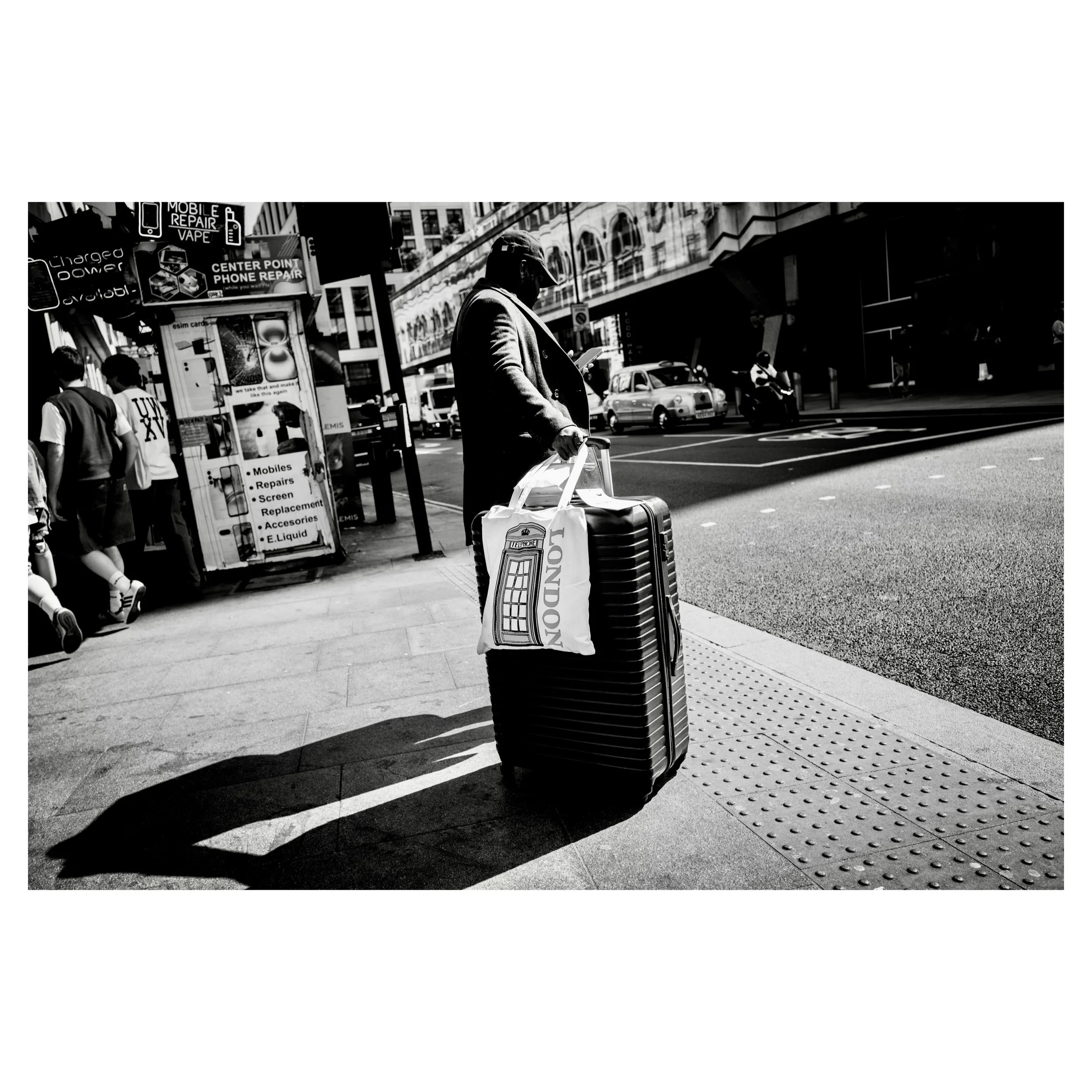 Fragments.
London. 2026.
.
.
.
#londonstreetphotography
#bnwstreetphotography
#shadowplay
#burnmyeye
#streetphotographyhub