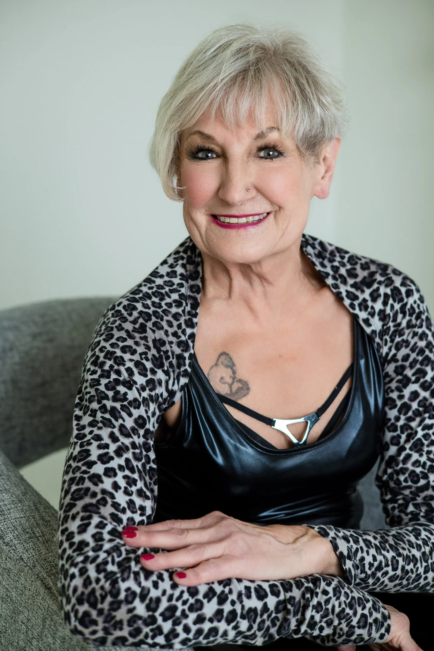 40 Over 40 portrait of a radiant woman embracing confidence and style. Photographed in Charlotte Harloff’s Colorado Springs studio, this session celebrates bold beauty, personal expression, and the power of being seen at every age.