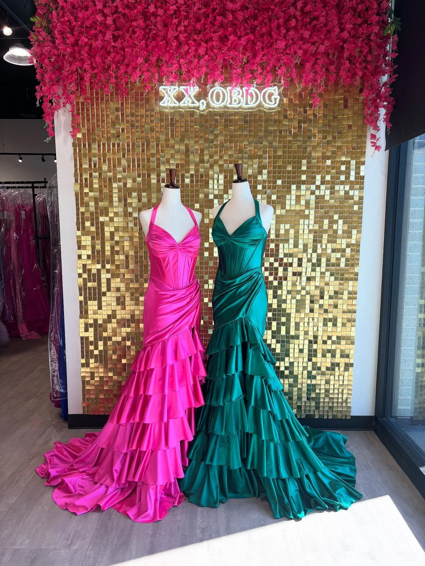 Channel your inner Glinda or Elphaba &mdash; @sherrihill has the perfect look waiting for you!🩷💚 

#sherrihill #sherrihill57637 #shoplocal #wichita #occasionsbydg #prom2026