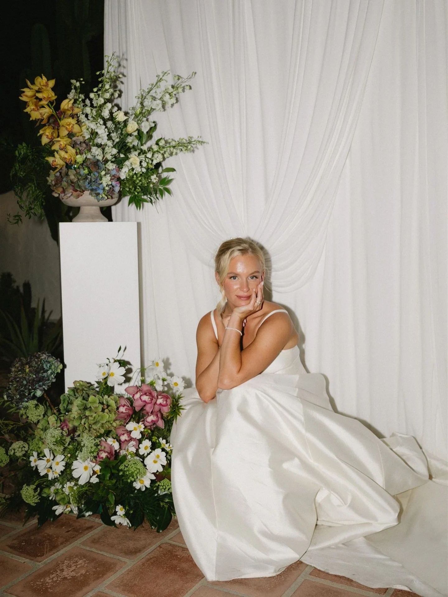 Emily was a dream client. 🪽 Her effortlessly chic style guided our design to be inspired by Casa Romantica&rsquo;s natural color palette. Thank you @emilyrose_obrienn for trusting us with your vision. 

Photo: @southofindigo 
Coordination: @everlast