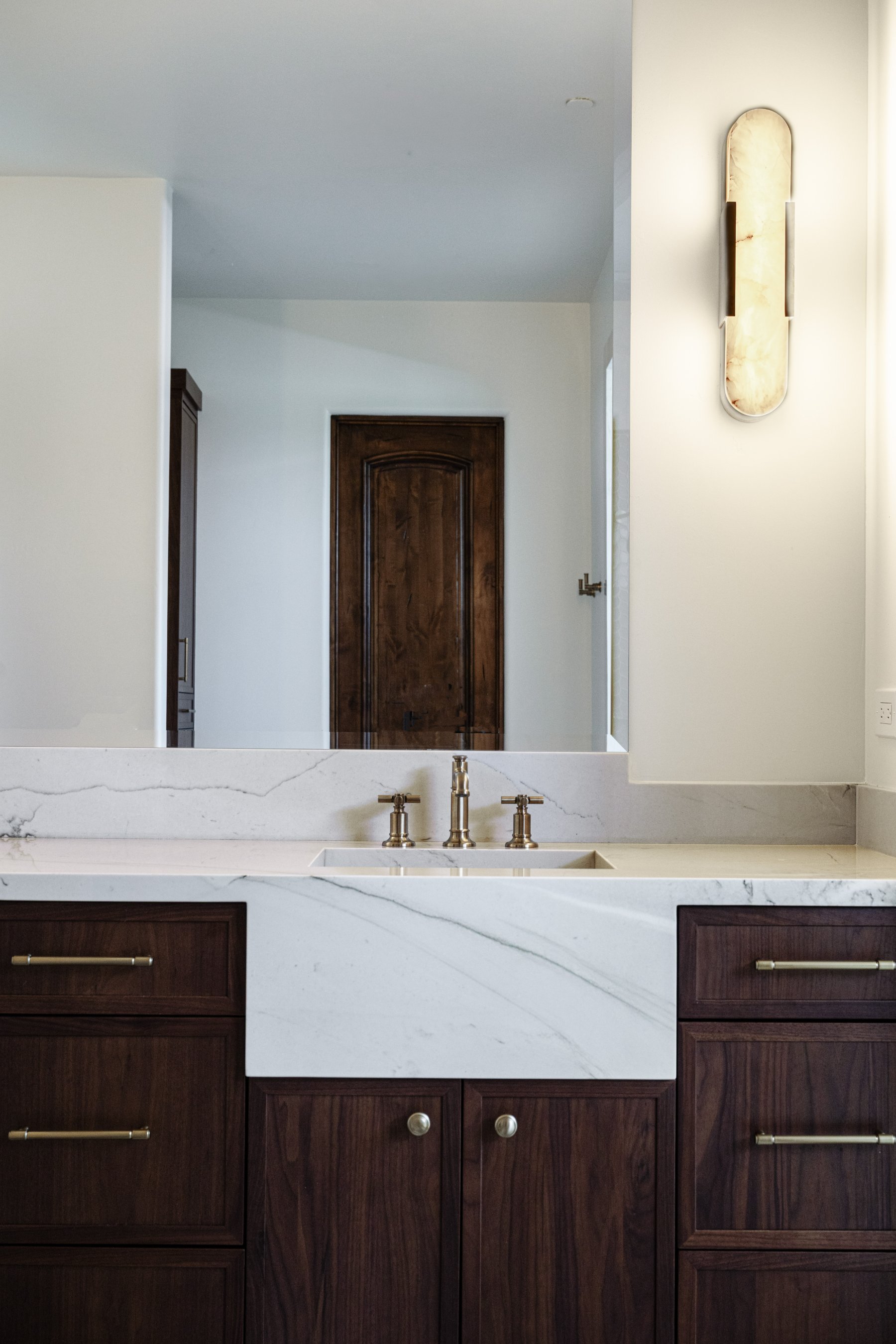 farm-sink-bathroom-design.jpeg