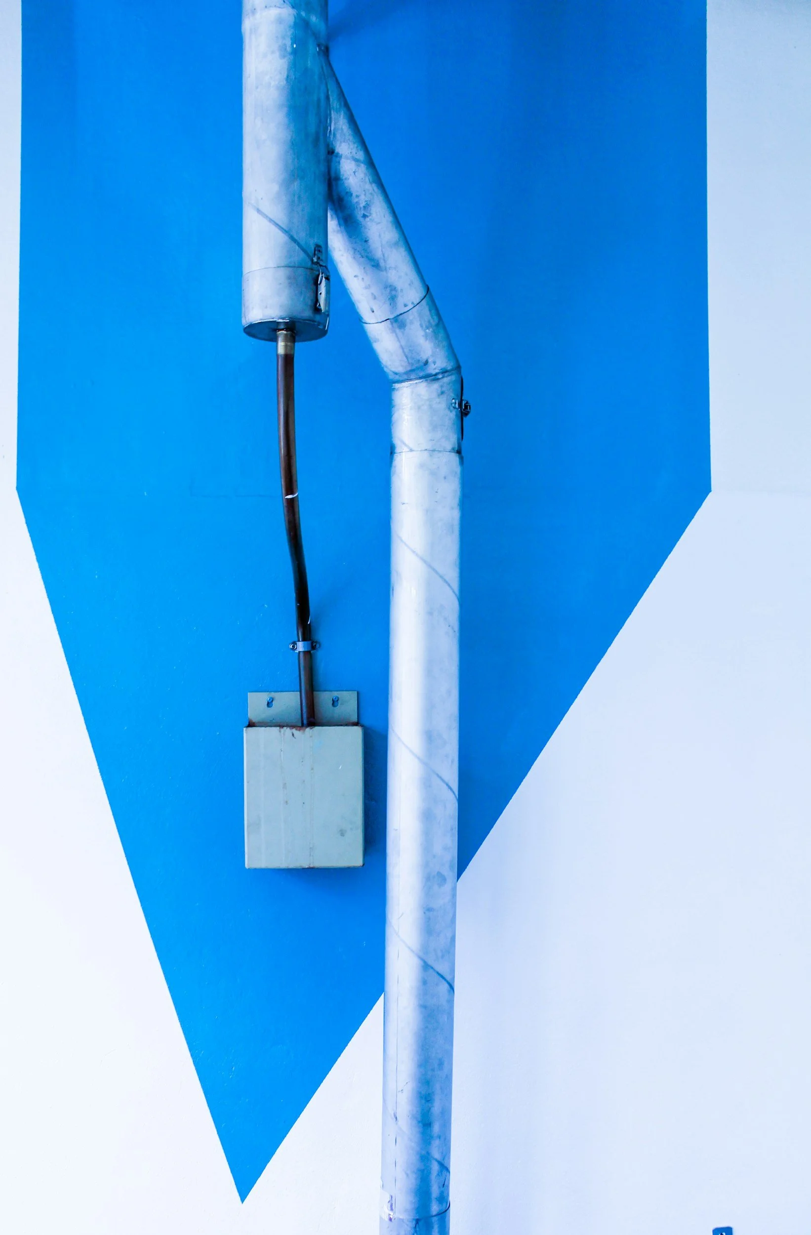 shutoff device mounted on exterior pipe