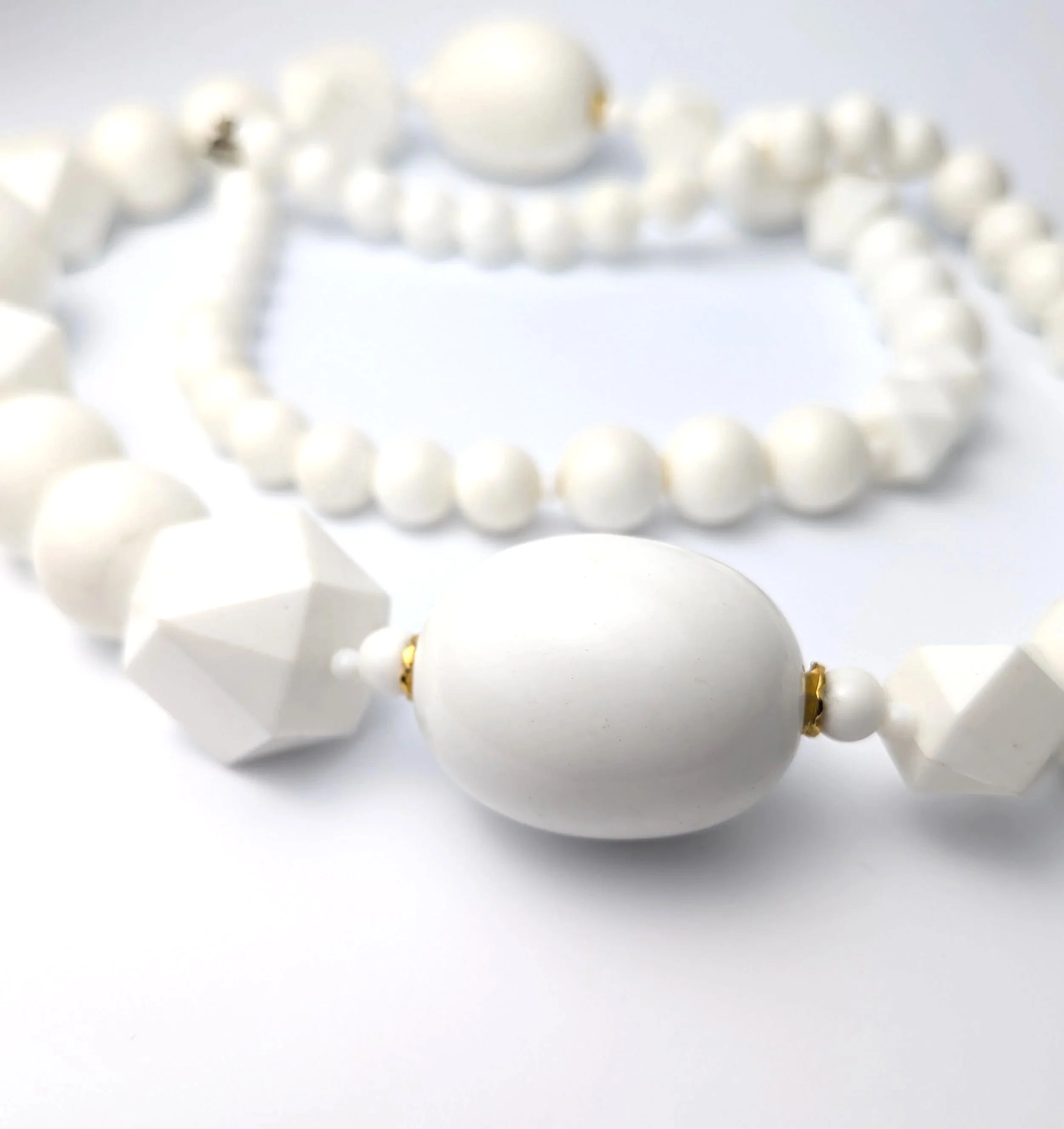 Vintage+White+Geometric+Plastic+Bead+Necklace+Mid+Century+Modern+Statement+1960s+7.jpg