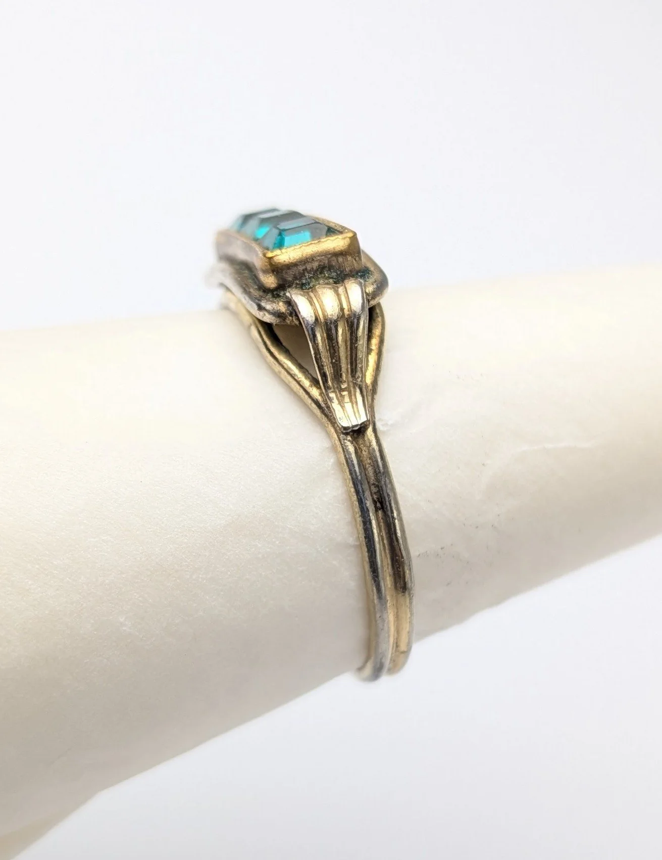 Vintage Green Glass Ring Emerald Green Princess-Cut Stones Gold Double 6.jpg