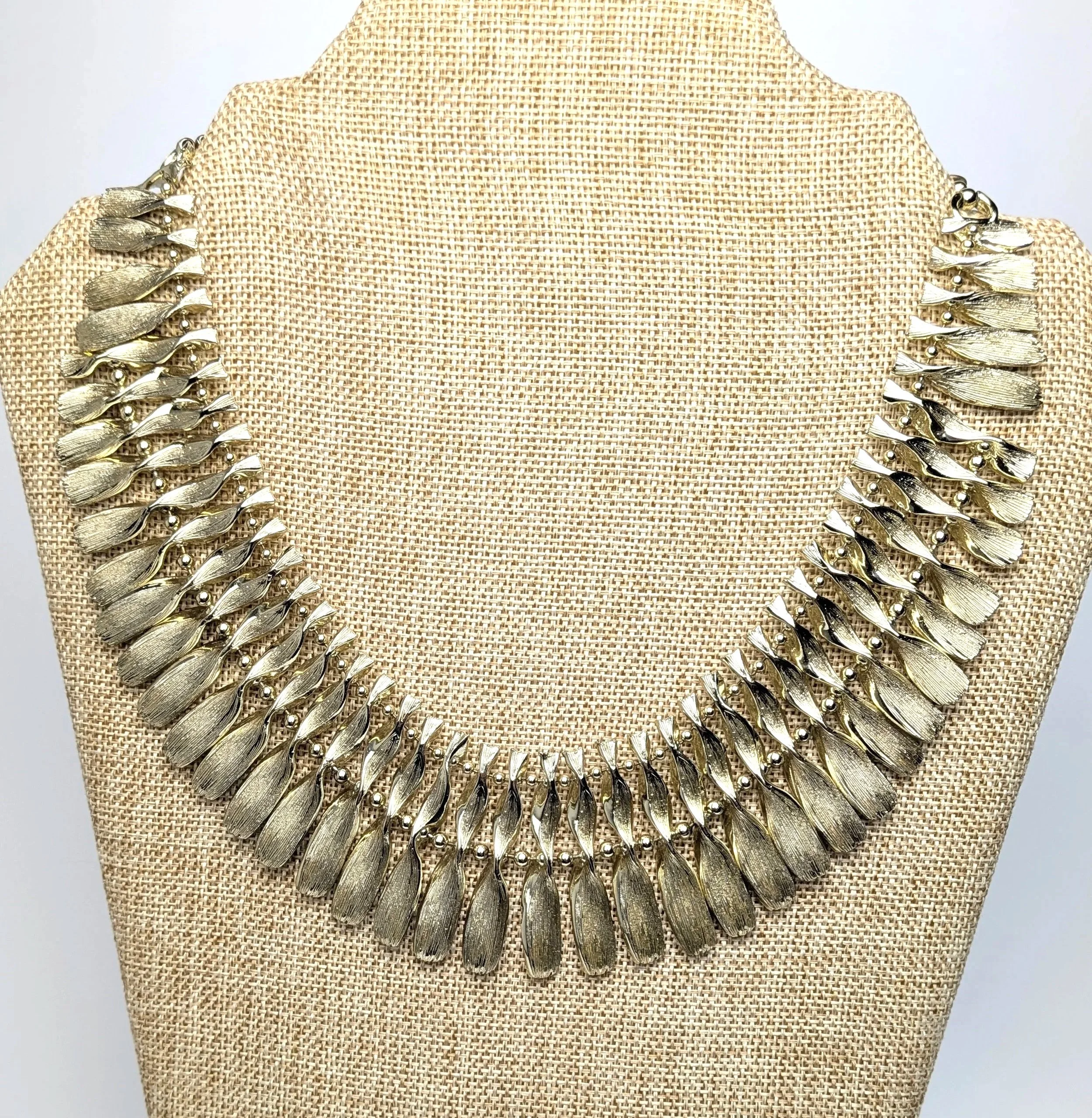 LISNER+Gold+Tone+Textured+Leaf+Fringe+Bib+Collar+5.jpg