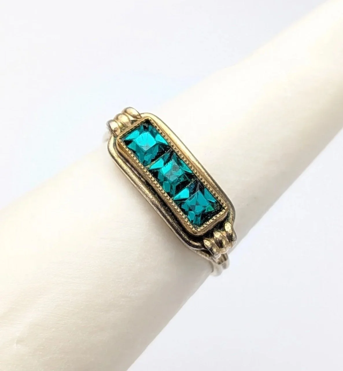 Vintage+Green+Glass+Ring+Emerald+Green+Princess-Cut+Stones+Gold+Double+5.jpg