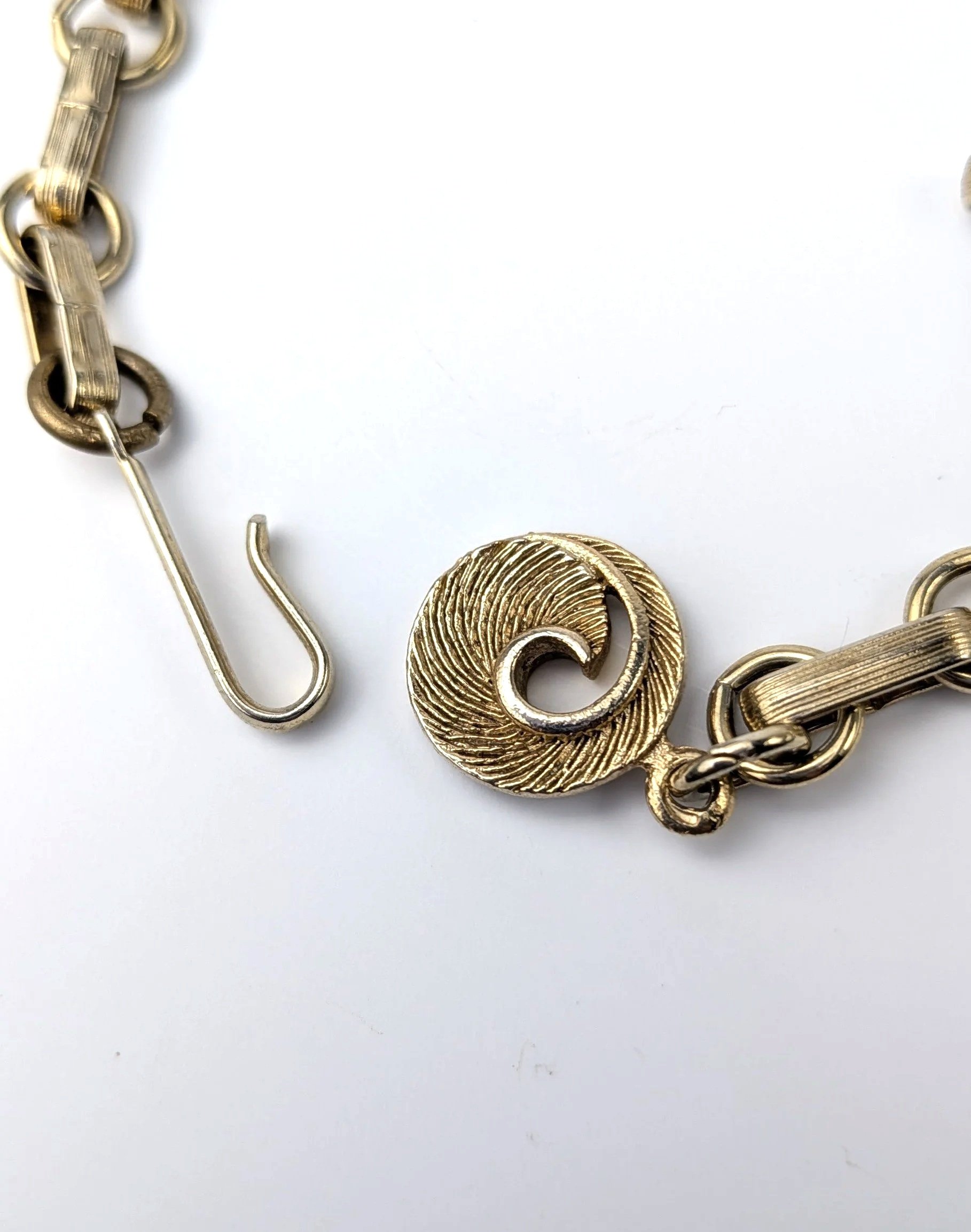 LISNER+Gold+Tone+Textured+Leaf+Fringe+Bib+Collar+3.jpg
