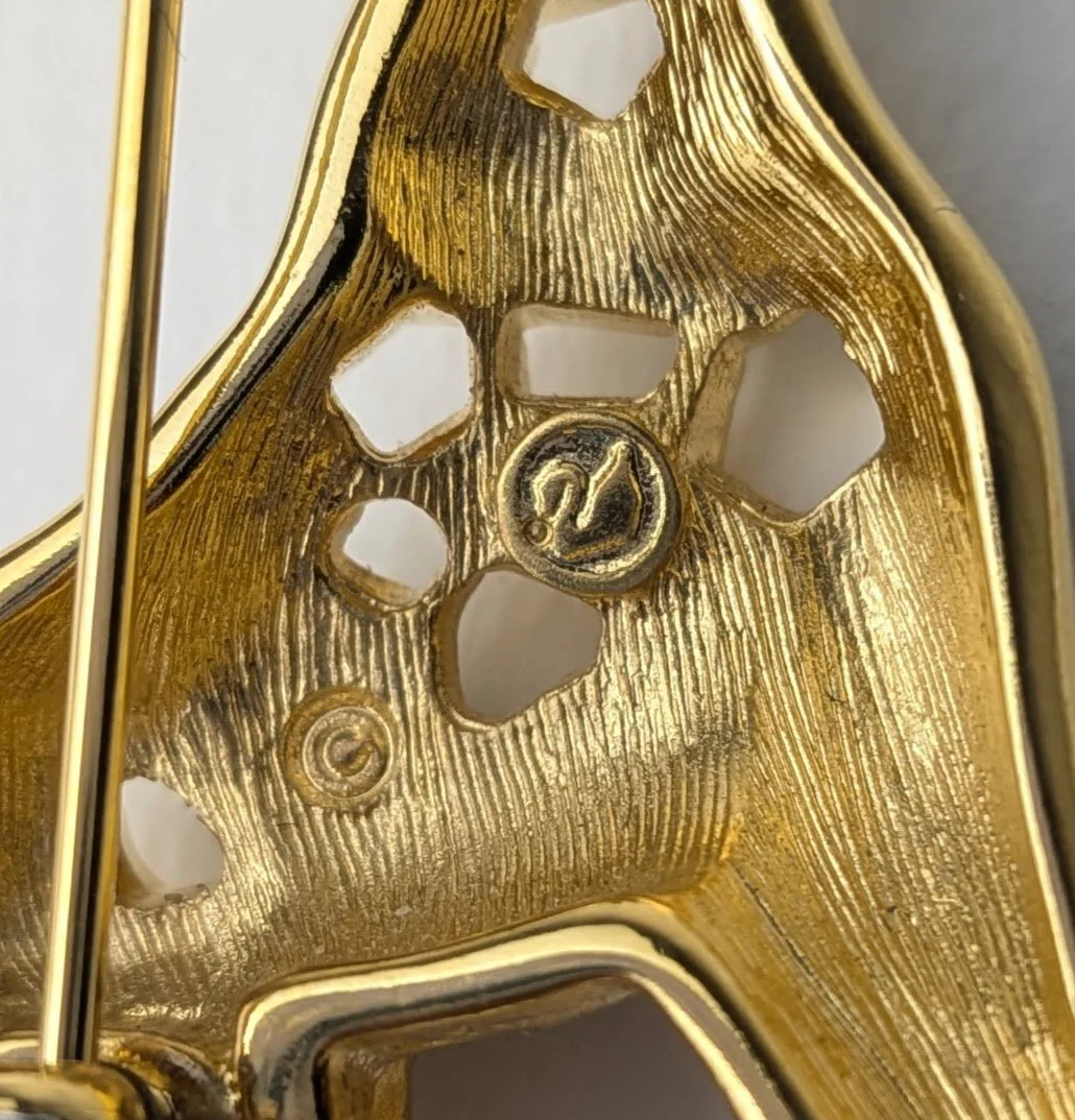 Swarovski Signed Giraffe Brooch Gold Tone 6.jpg