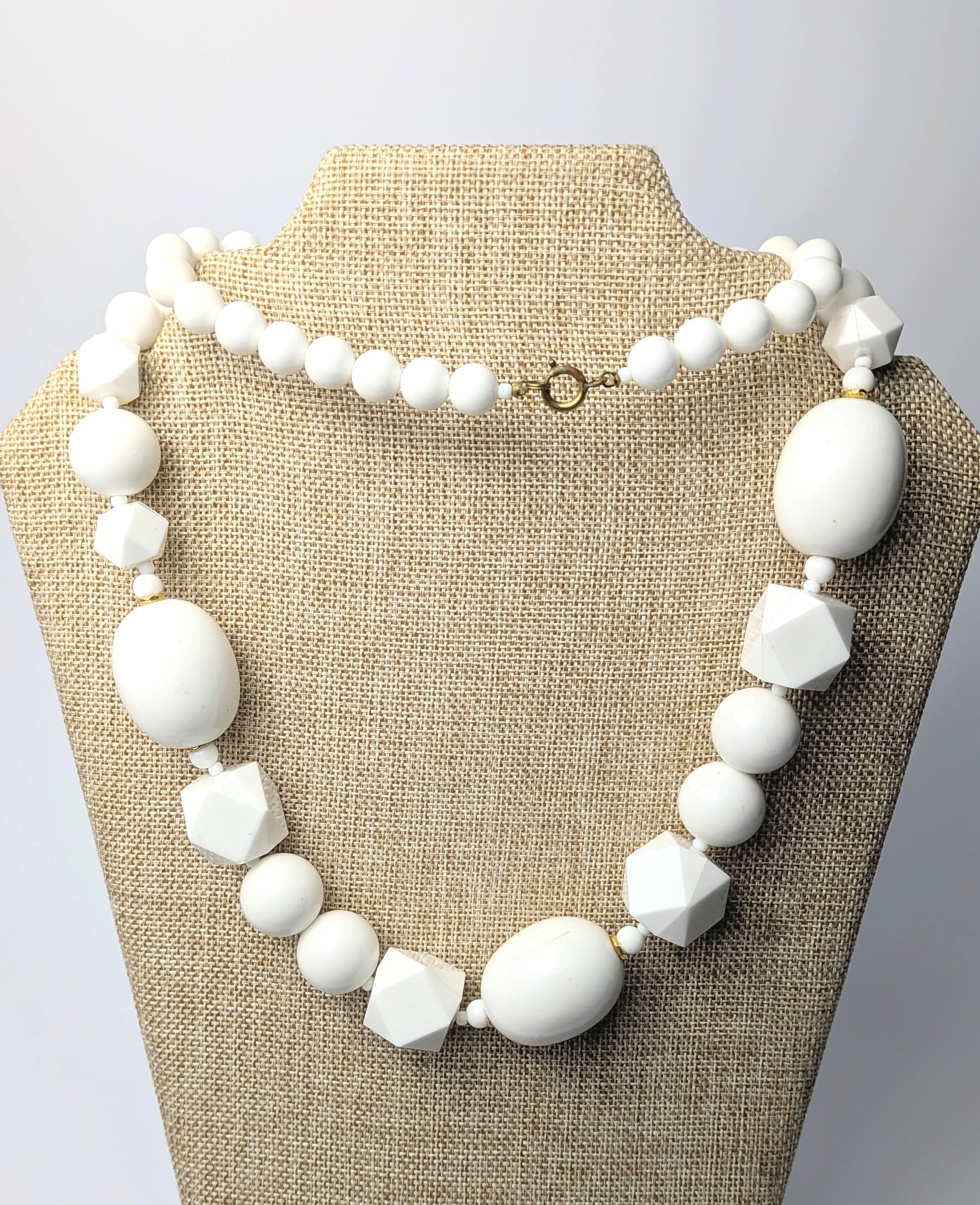 Vintage+White+Geometric+Plastic+Bead+Necklace+Mid+Century+Modern+Statement+1960s+9.jpg