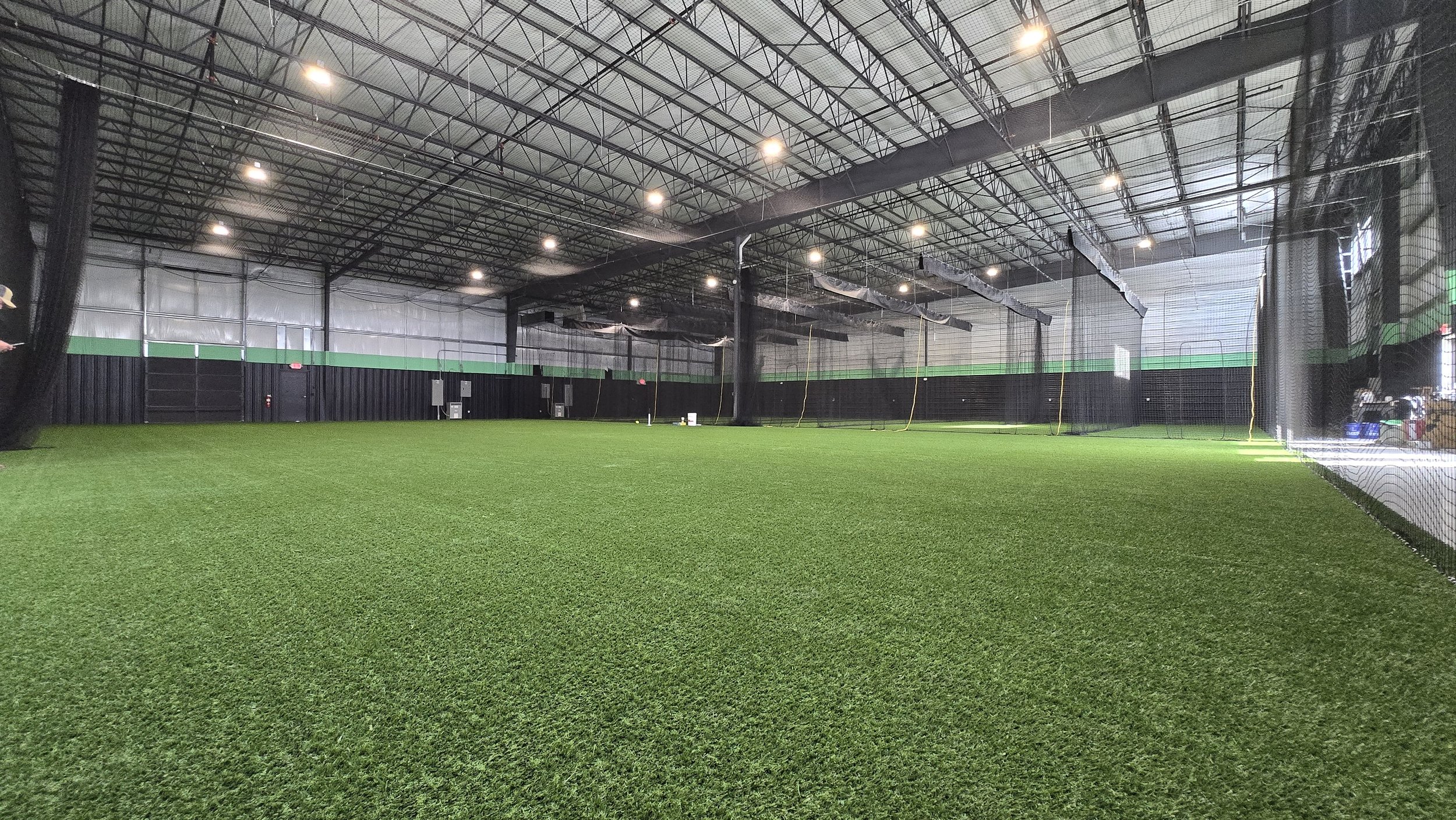 With capabilities to open the whole floor to 100 x 100 your team can really stretch out.