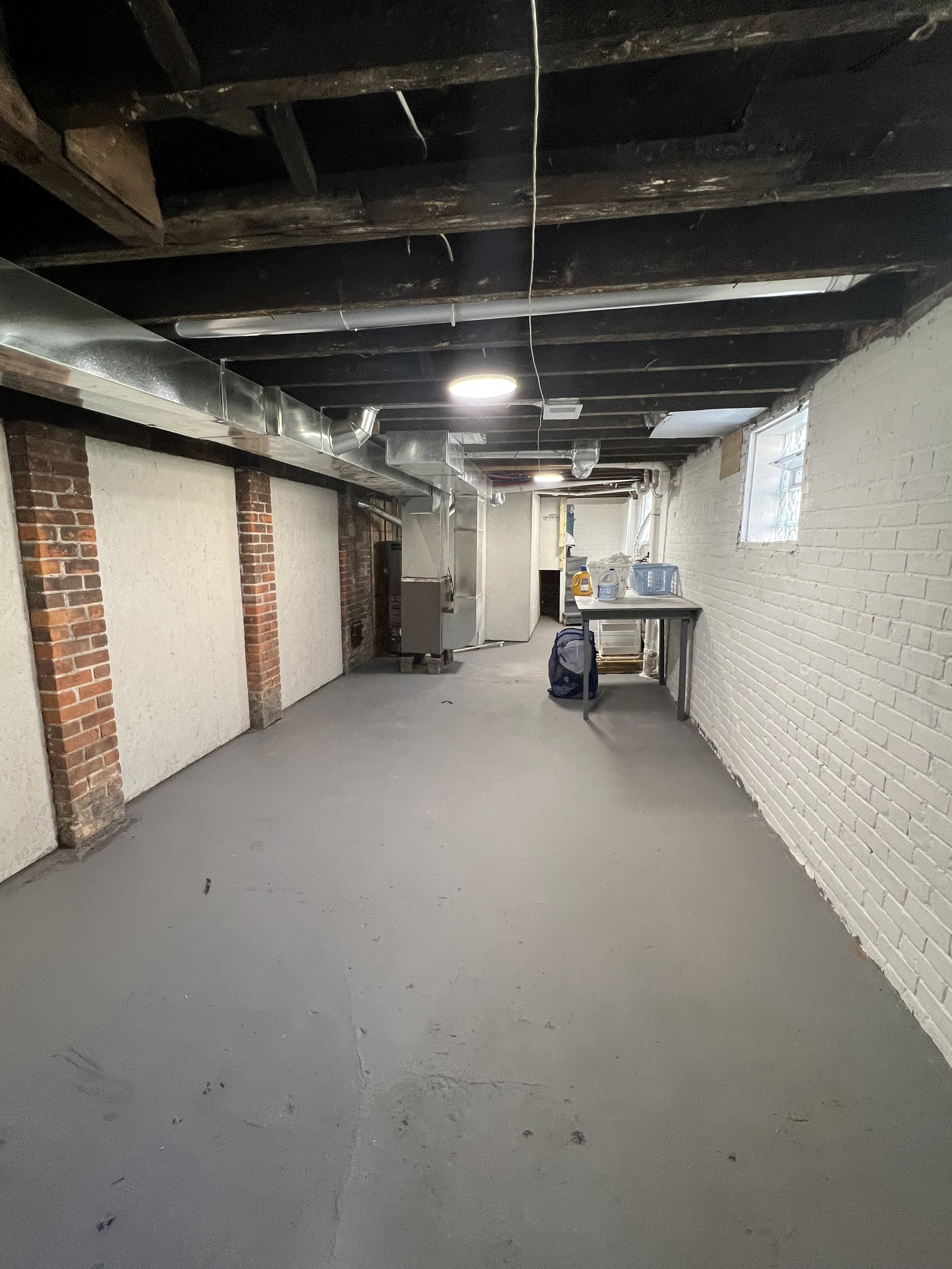 6077 Laundry Basement 1a.jpg